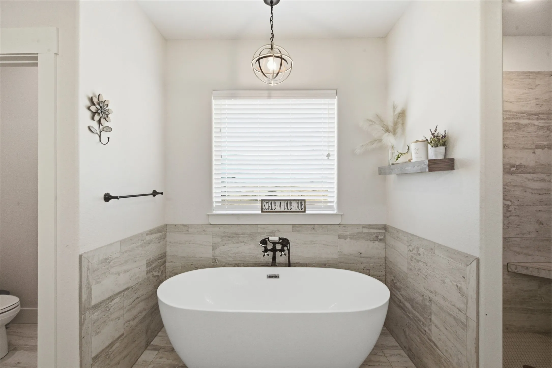 Single Family Residence For Sale in Parker County , 1044 Monarch Court, Poolville, Texas 76487, 4 Bedroom, 3 Bathroom, 3 Garage spaces, 2,786 Sqft, built in 2021, mls#21364668, Real Estate Agent in Poolville, Homes For Sale in Parker county, Homes For Sale in Poolville, Realtor in Poolville Texas, Real Estate Brokerage Independent Realty Texas, Luminita Cordes Realtor