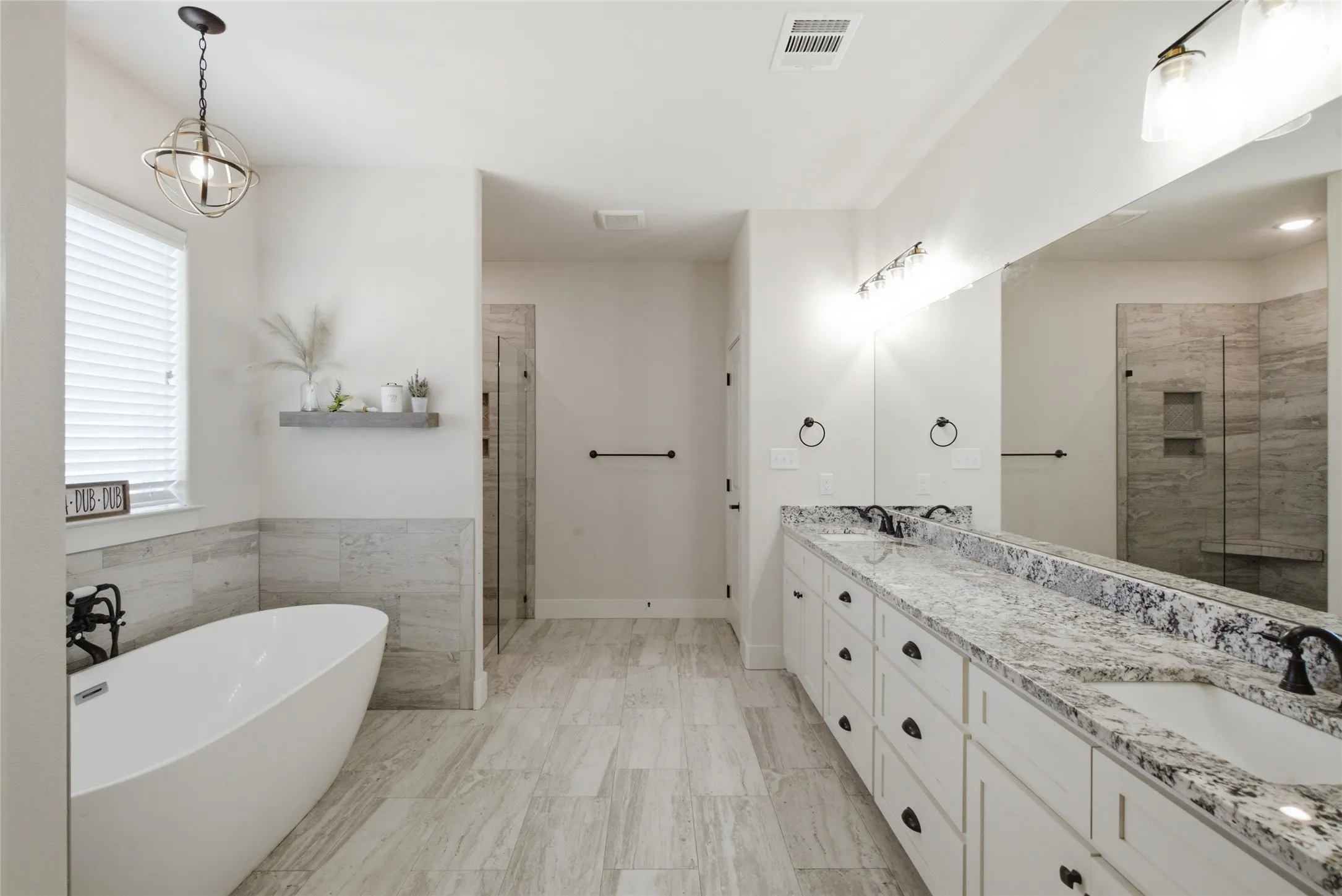 Single Family Residence For Sale in Parker County , 1044 Monarch Court, Poolville, Texas 76487, 4 Bedroom, 3 Bathroom, 3 Garage spaces, 2,786 Sqft, built in 2021, mls#21364668, Real Estate Agent in Poolville, Homes For Sale in Parker county, Homes For Sale in Poolville, Realtor in Poolville Texas, Real Estate Brokerage Independent Realty Texas, Luminita Cordes Realtor