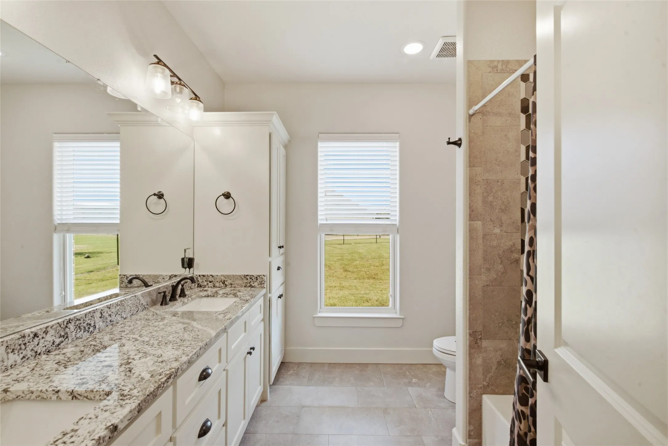 Single Family Residence For Sale in Parker County , 1044 Monarch Court, Poolville, Texas 76487, 4 Bedroom, 3 Bathroom, 3 Garage spaces, 2,786 Sqft, built in 2021, mls#21364668, Real Estate Agent in Poolville, Homes For Sale in Parker county, Homes For Sale in Poolville, Realtor in Poolville Texas, Real Estate Brokerage Independent Realty Texas, Luminita Cordes Realtor