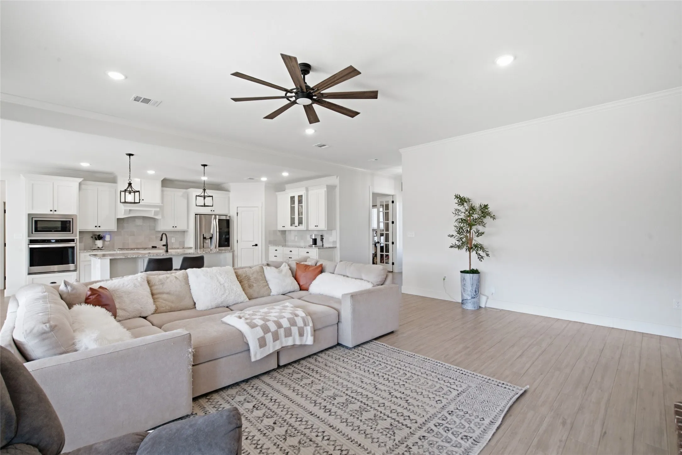 Single Family Residence For Sale in Parker County , 1044 Monarch Court, Poolville, Texas 76487, 4 Bedroom, 3 Bathroom, 3 Garage spaces, 2,786 Sqft, built in 2021, mls#21364668, Real Estate Agent in Poolville, Homes For Sale in Parker county, Homes For Sale in Poolville, Realtor in Poolville Texas, Real Estate Brokerage Independent Realty Texas, Luminita Cordes Realtor
