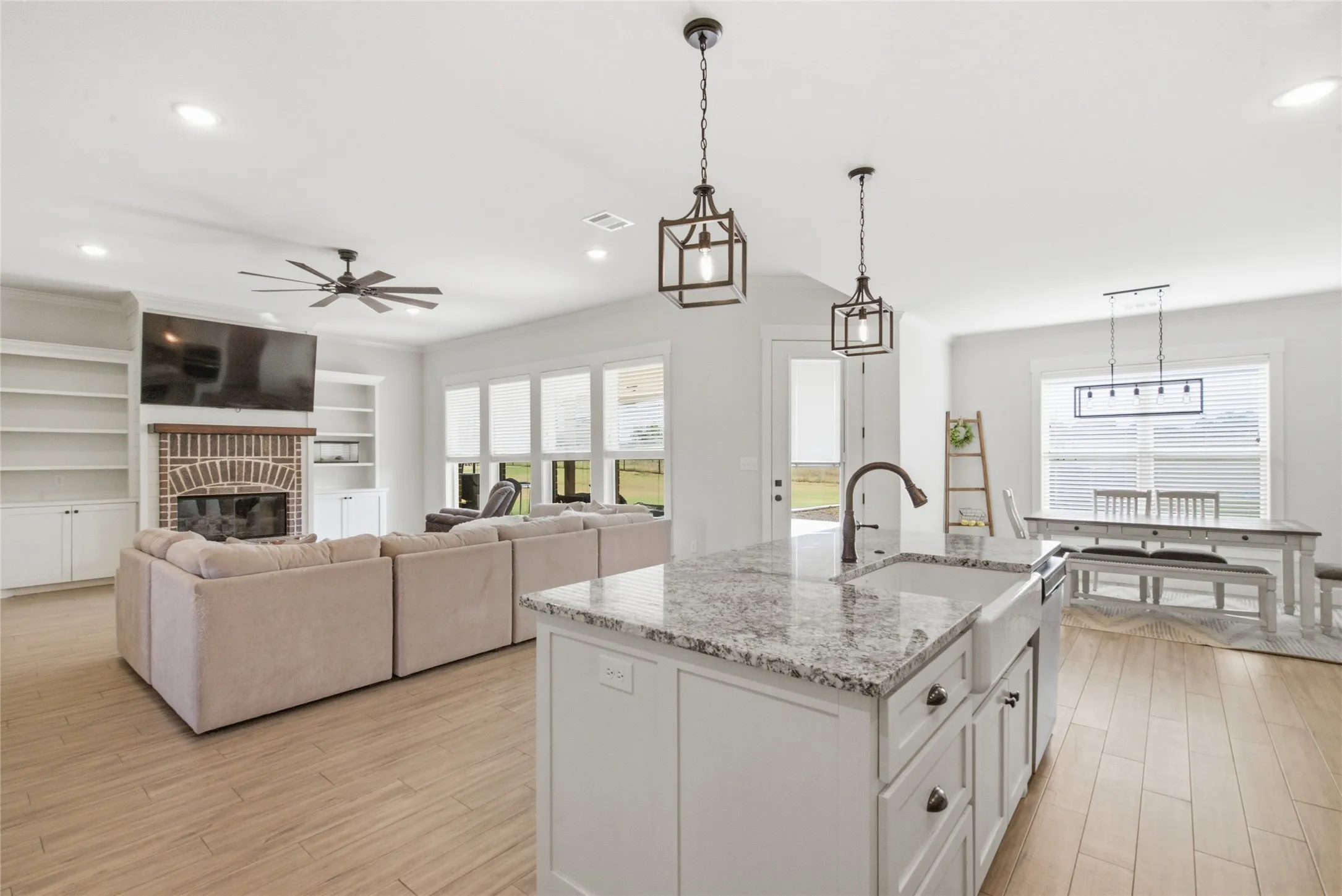 Single Family Residence For Sale in Parker County , 1044 Monarch Court, Poolville, Texas 76487, 4 Bedroom, 3 Bathroom, 3 Garage spaces, 2,786 Sqft, built in 2021, mls#21364668, Real Estate Agent in Poolville, Homes For Sale in Parker county, Homes For Sale in Poolville, Realtor in Poolville Texas, Real Estate Brokerage Independent Realty Texas, Luminita Cordes Realtor