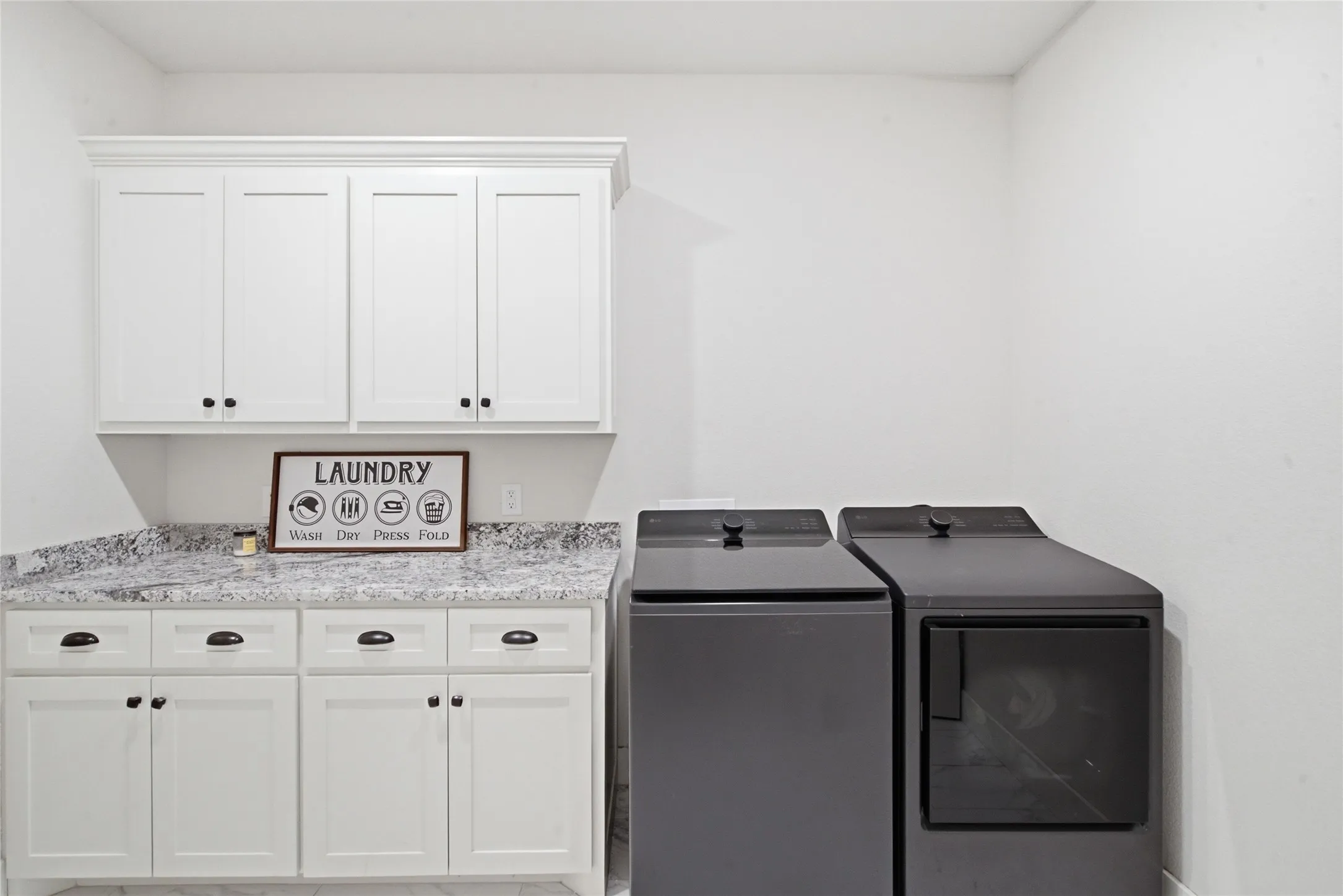Single Family Residence For Sale in Parker County , 1044 Monarch Court, Poolville, Texas 76487, 4 Bedroom, 3 Bathroom, 3 Garage spaces, 2,786 Sqft, built in 2021, mls#21364668, Real Estate Agent in Poolville, Homes For Sale in Parker county, Homes For Sale in Poolville, Realtor in Poolville Texas, Real Estate Brokerage Independent Realty Texas, Luminita Cordes Realtor