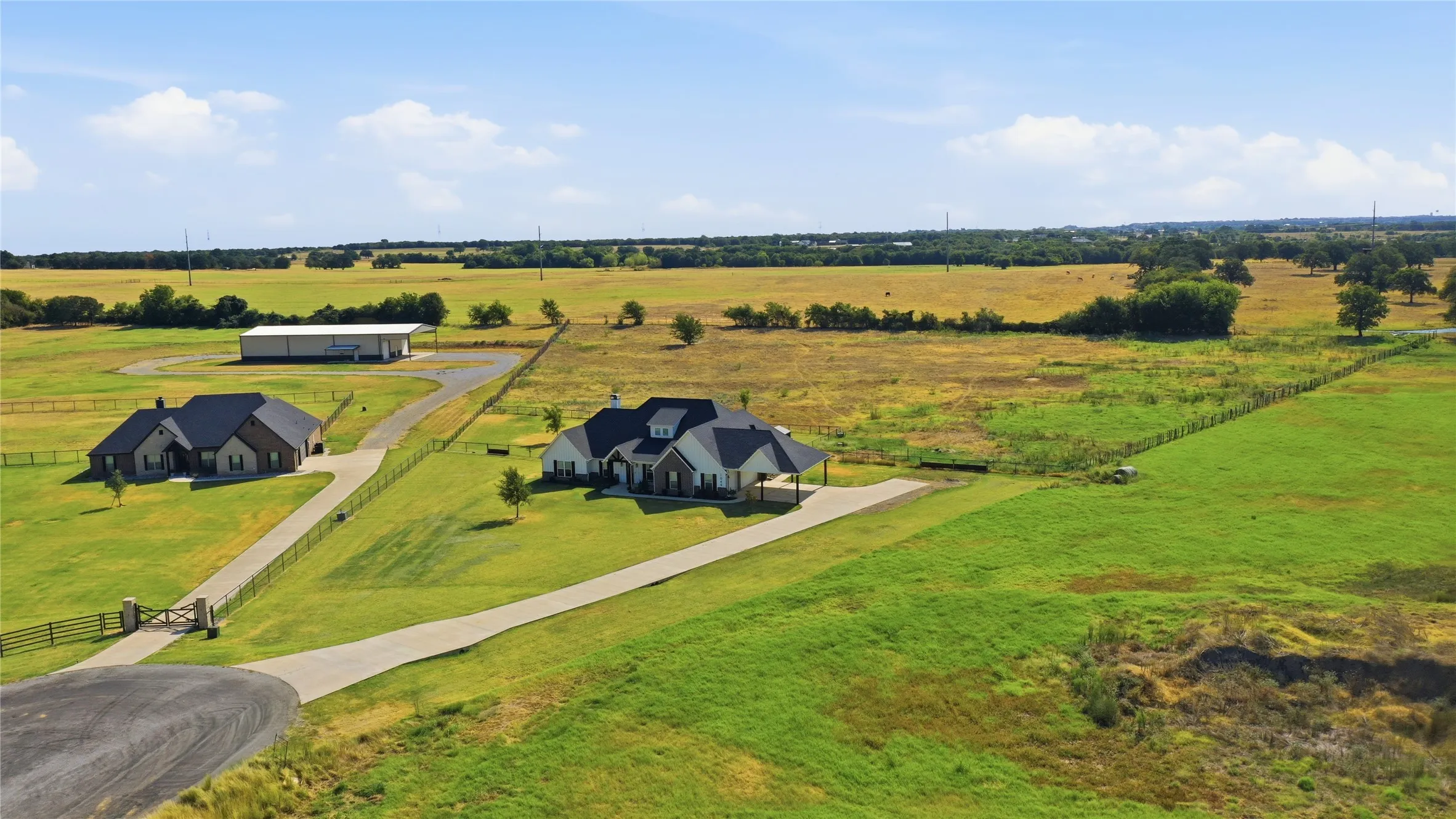Single Family Residence For Sale in Parker County , 1044 Monarch Court, Poolville, Texas 76487, 4 Bedroom, 3 Bathroom, 3 Garage spaces, 2,786 Sqft, built in 2021, mls#21364668, Real Estate Agent in Poolville, Homes For Sale in Parker county, Homes For Sale in Poolville, Realtor in Poolville Texas, Real Estate Brokerage Independent Realty Texas, Luminita Cordes Realtor