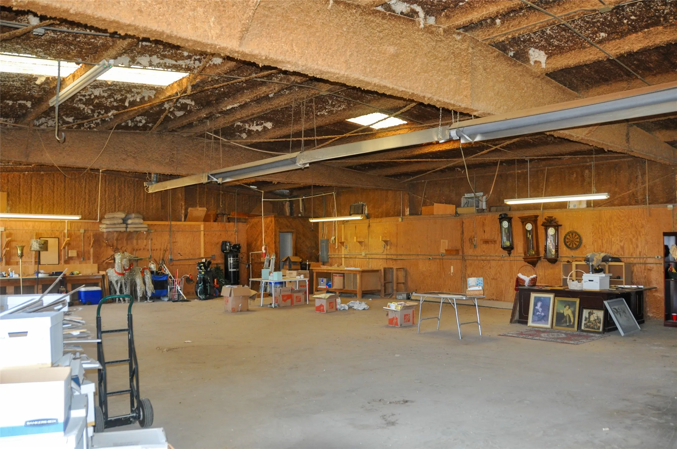 Warehouse For Sale in Johnson County , 125 Century Drive, Cleburne, Texas 76033, 0, 0, Garage spaces, 0 Sqft, built in 1982, Price $1,199,000, mls#21365508, Real Estate Agent in Cleburne, Homes For Sale in Johnson county, Homes For Sale in Cleburne, Realtor in Cleburne Texas, Real Estate Brokerage Independent Realty Texas, Luminita Cordes Realtor
