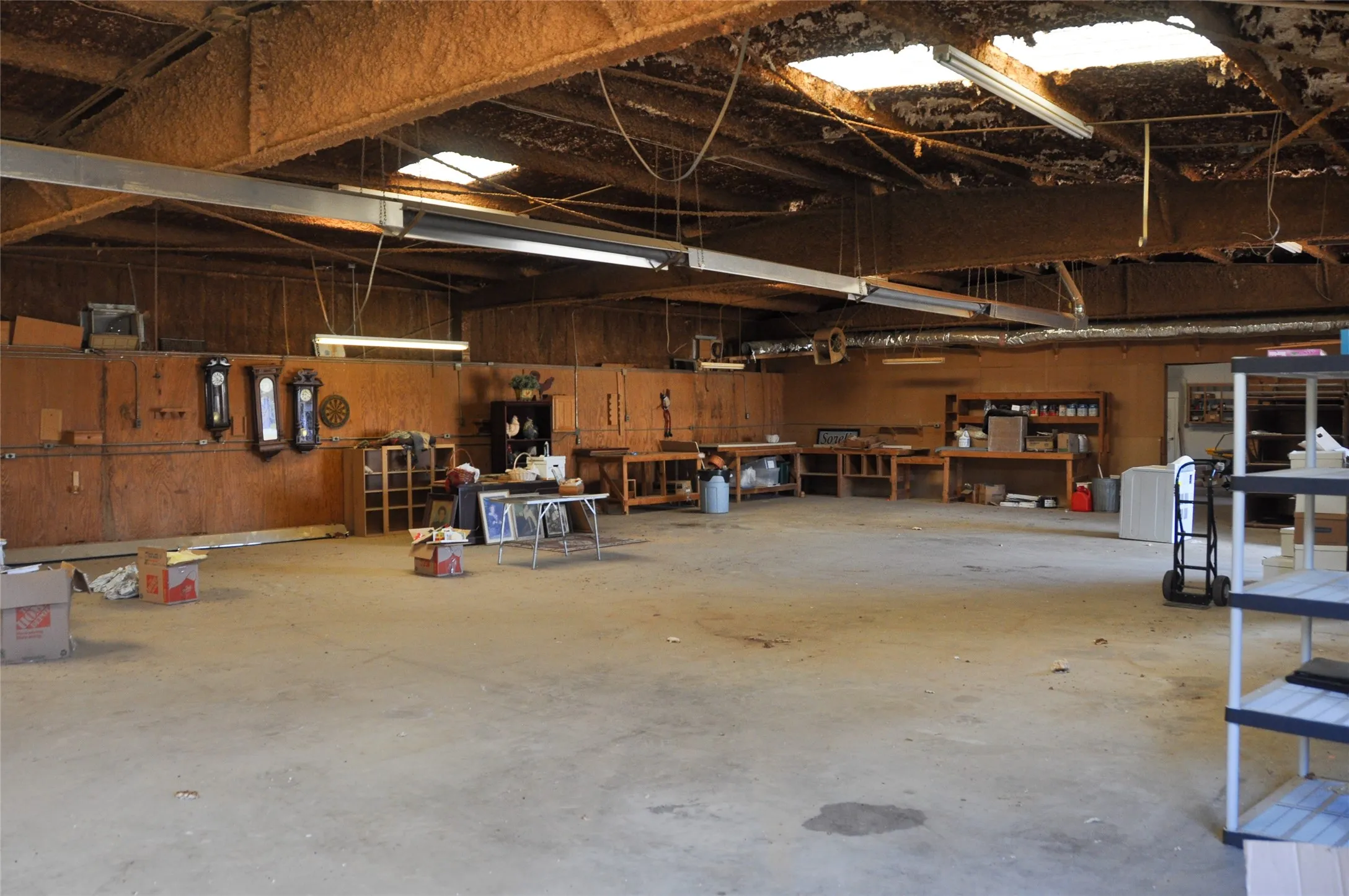Warehouse For Sale in Johnson County , 125 Century Drive, Cleburne, Texas 76033, 0, 0, Garage spaces, 0 Sqft, built in 1982, Price $1,199,000, mls#21365508, Real Estate Agent in Cleburne, Homes For Sale in Johnson county, Homes For Sale in Cleburne, Realtor in Cleburne Texas, Real Estate Brokerage Independent Realty Texas, Luminita Cordes Realtor