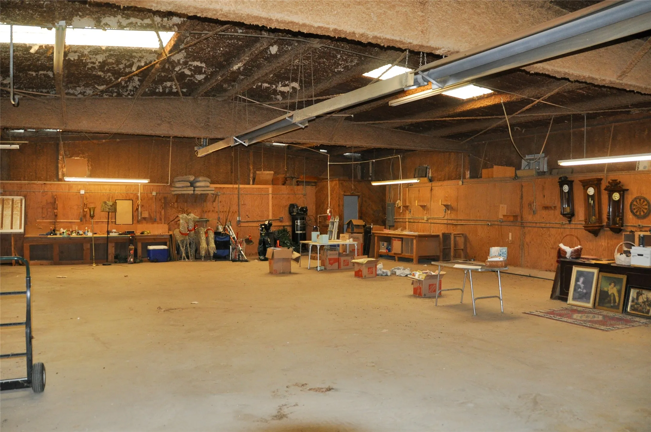 Warehouse For Sale in Johnson County , 125 Century Drive, Cleburne, Texas 76033, 0, 0, Garage spaces, 0 Sqft, built in 1982, Price $1,199,000, mls#21365508, Real Estate Agent in Cleburne, Homes For Sale in Johnson county, Homes For Sale in Cleburne, Realtor in Cleburne Texas, Real Estate Brokerage Independent Realty Texas, Luminita Cordes Realtor