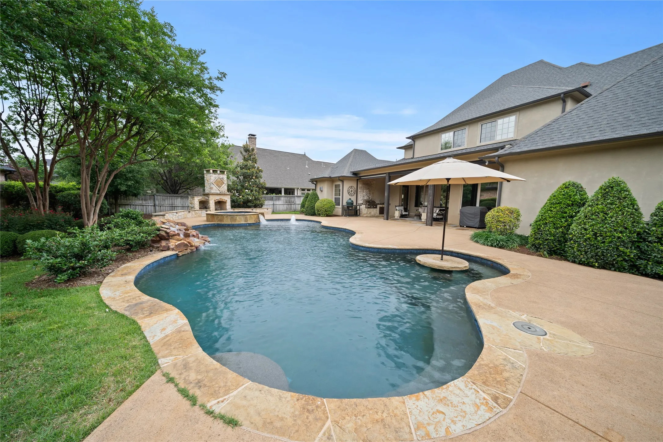 Single Family Residence For Sale in Smith County , 6987 Canal, Tyler, Texas 75703, 4 Bedroom, 4 Bathroom, 3 Garage spaces, 4,932 Sqft, built in 2008, mls#21365179, Real Estate Agent in Tyler, Homes For Sale in Smith county, Homes For Sale in Tyler, Realtor in Tyler Texas, Real Estate Brokerage Independent Realty Texas, Luminita Cordes Realtor