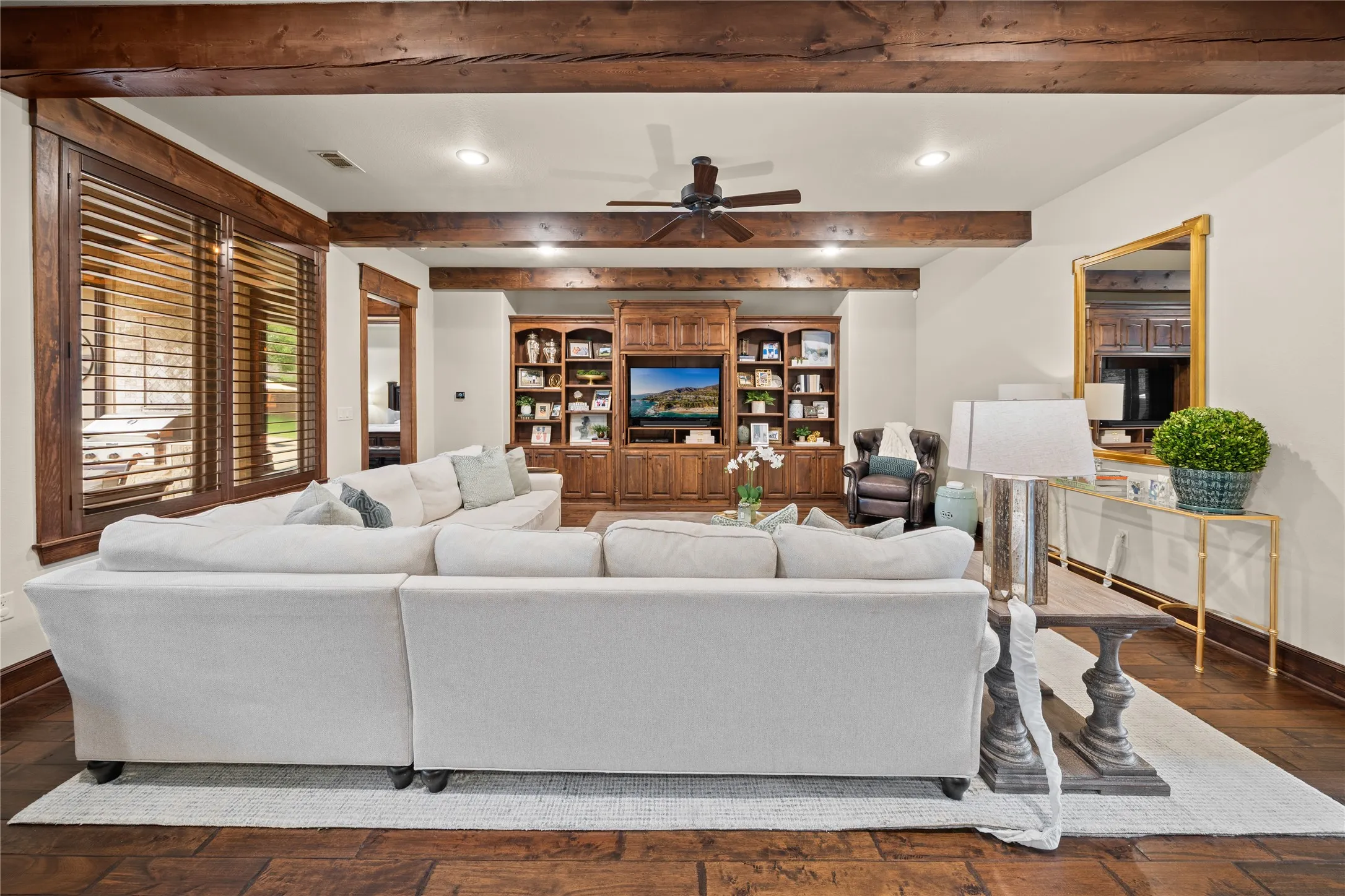 Single Family Residence For Sale in Smith County , 6987 Canal, Tyler, Texas 75703, 4 Bedroom, 4 Bathroom, 3 Garage spaces, 4,932 Sqft, built in 2008, mls#21365179, Real Estate Agent in Tyler, Homes For Sale in Smith county, Homes For Sale in Tyler, Realtor in Tyler Texas, Real Estate Brokerage Independent Realty Texas, Luminita Cordes Realtor