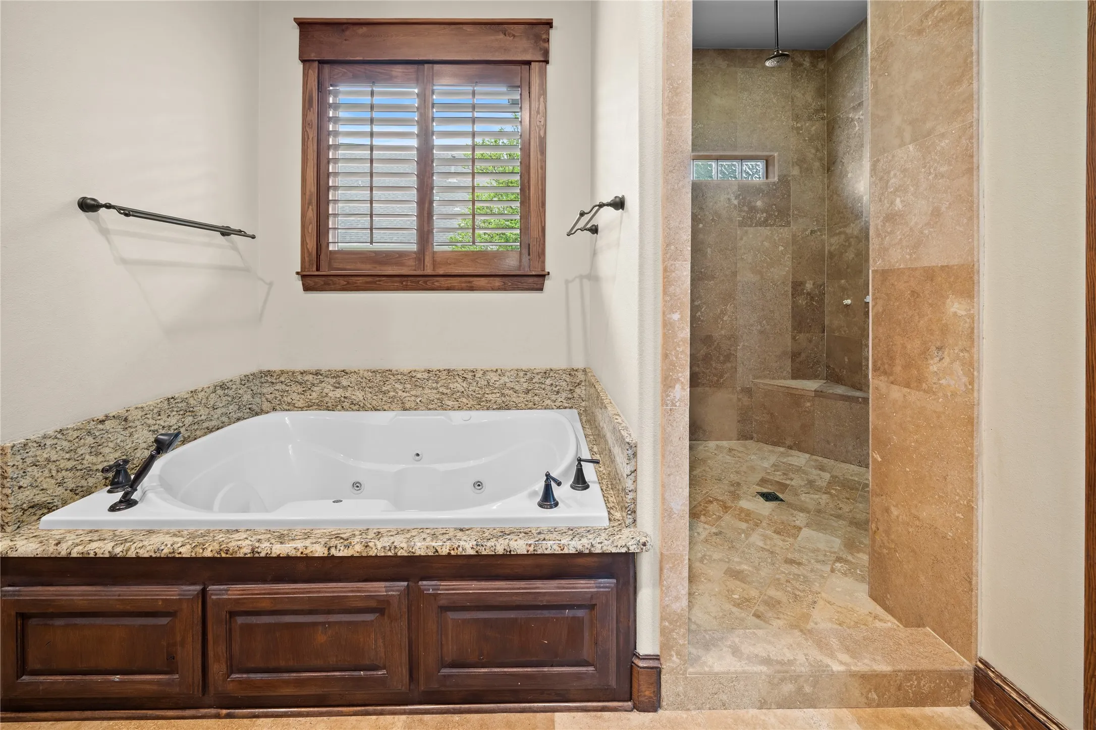 Single Family Residence For Sale in Smith County , 6987 Canal, Tyler, Texas 75703, 4 Bedroom, 4 Bathroom, 3 Garage spaces, 4,932 Sqft, built in 2008, mls#21365179, Real Estate Agent in Tyler, Homes For Sale in Smith county, Homes For Sale in Tyler, Realtor in Tyler Texas, Real Estate Brokerage Independent Realty Texas, Luminita Cordes Realtor