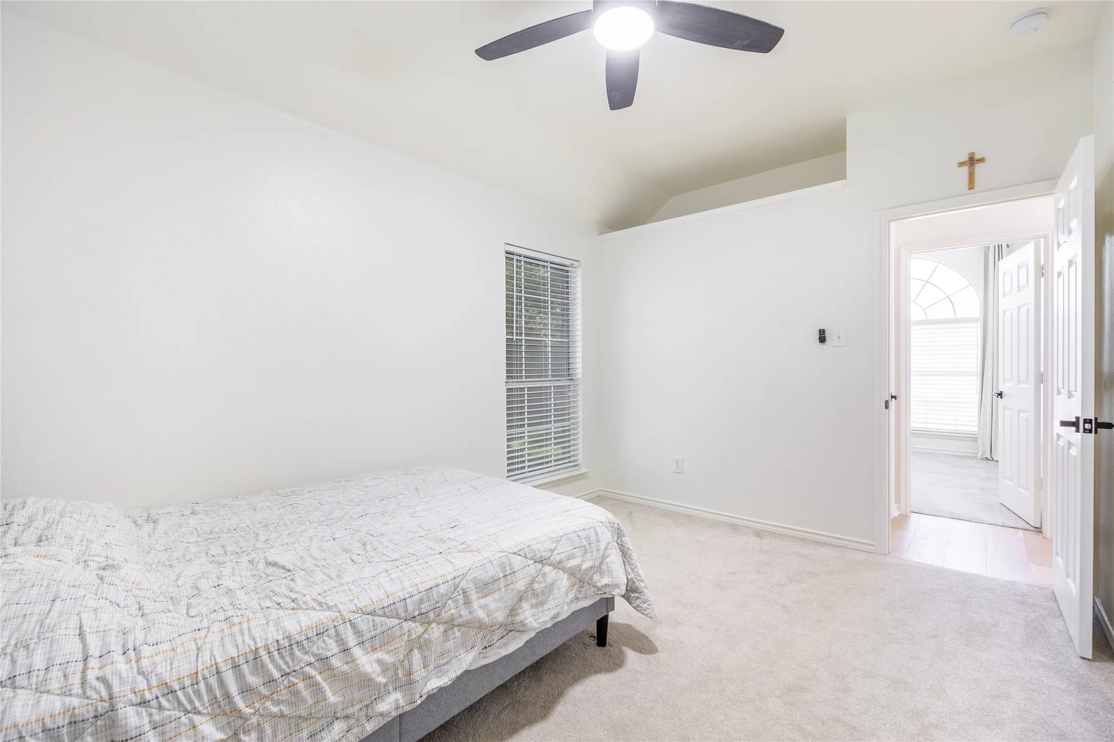Single Family Residence For Sale in Collin County , 1330 Marwood Drive, Allen, Texas 75013, 4 Bedroom, 2 Bathroom, 2 Garage spaces, 2,232 Sqft, built in 2001, mls#21358913, Real Estate Agent in Allen, Homes For Sale in Collin county, Homes For Sale in Allen, Realtor in Allen Texas, Real Estate Brokerage Independent Realty Texas, Luminita Cordes Realtor