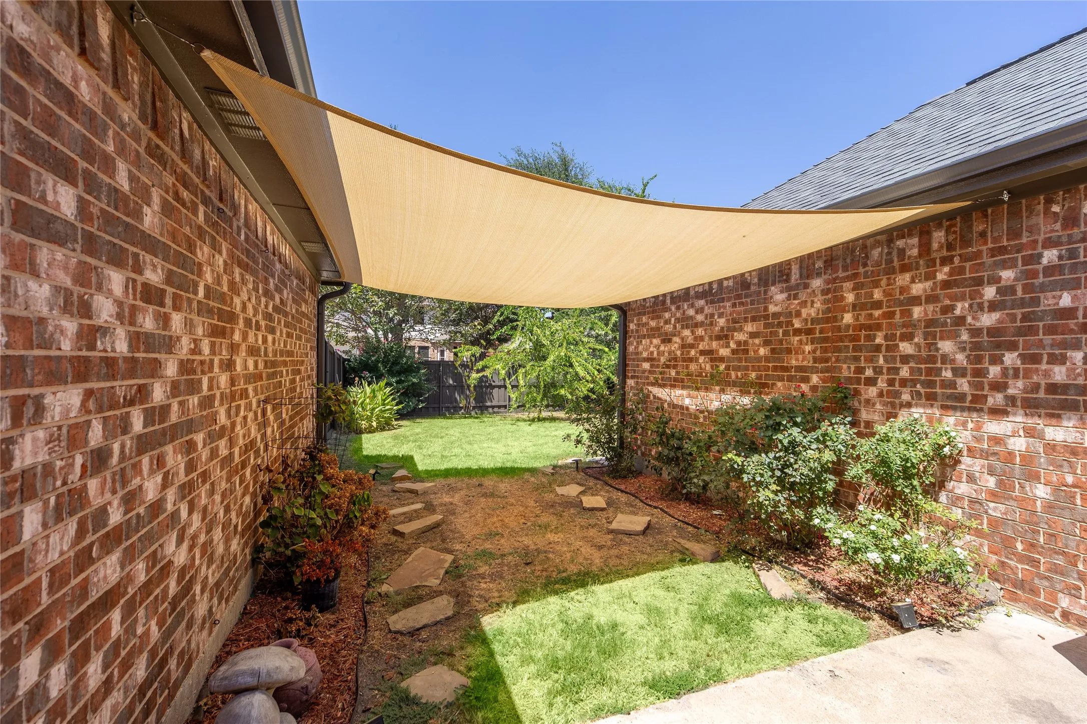 Single Family Residence For Sale in Collin County , 1330 Marwood Drive, Allen, Texas 75013, 4 Bedroom, 2 Bathroom, 2 Garage spaces, 2,232 Sqft, built in 2001, mls#21358913, Real Estate Agent in Allen, Homes For Sale in Collin county, Homes For Sale in Allen, Realtor in Allen Texas, Real Estate Brokerage Independent Realty Texas, Luminita Cordes Realtor