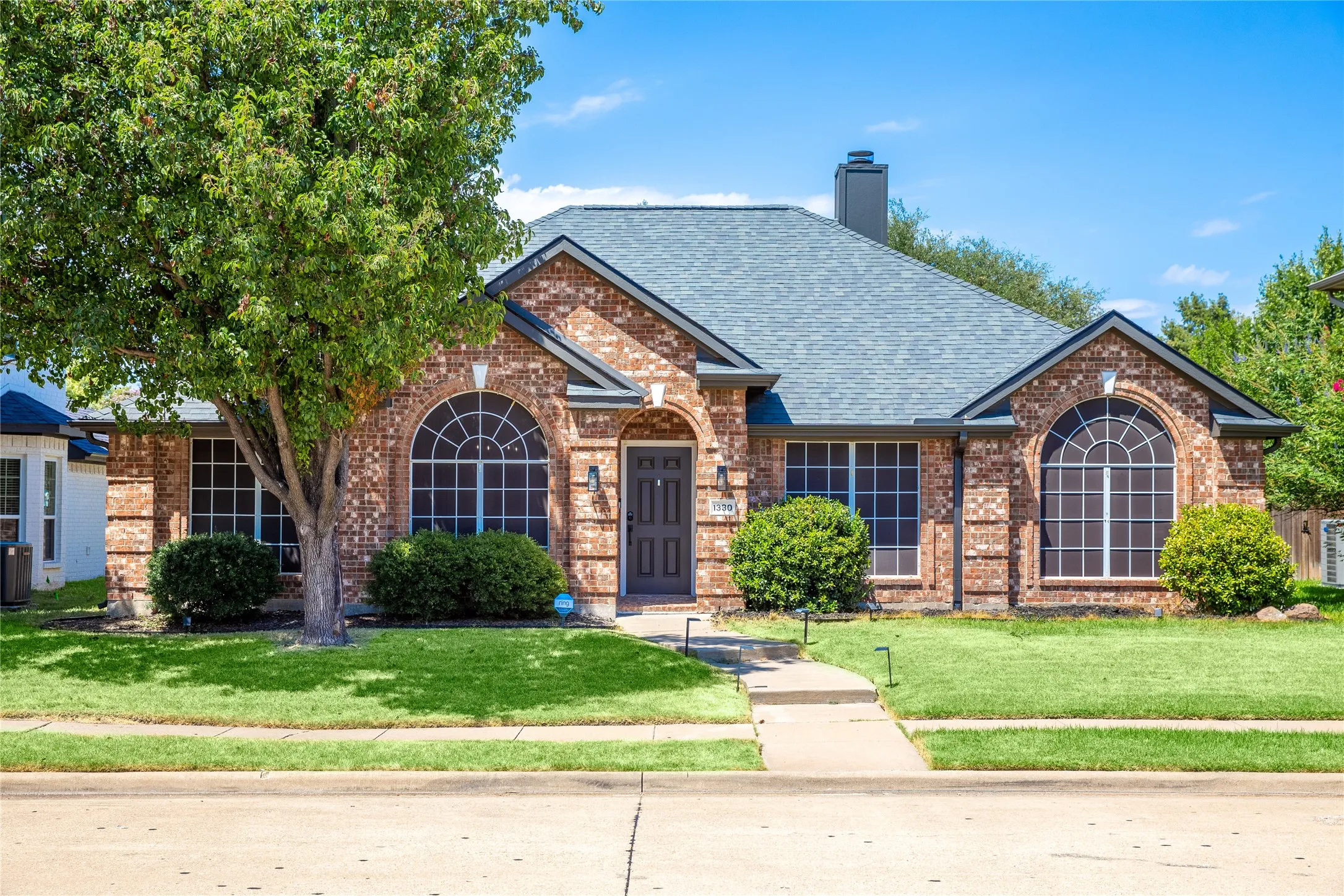 Single Family Residence For Sale in Collin County , 1330 Marwood Drive, Allen, Texas 75013, 4 Bedroom, 2 Bathroom, 2 Garage spaces, 2,232 Sqft, built in 2001, mls#21358913, Real Estate Agent in Allen, Homes For Sale in Collin county, Homes For Sale in Allen, Realtor in Allen Texas, Real Estate Brokerage Independent Realty Texas, Luminita Cordes Realtor