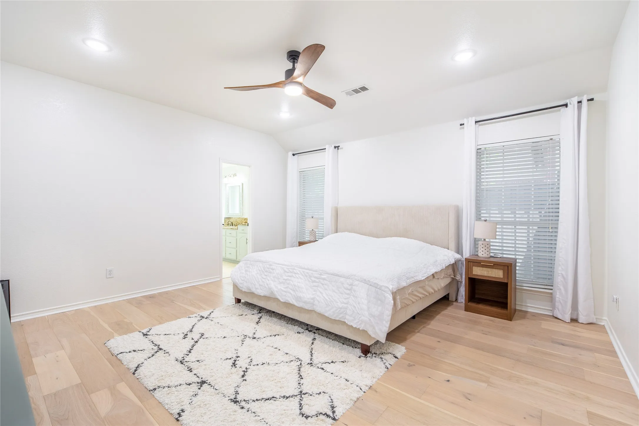Single Family Residence For Sale in Collin County , 1330 Marwood Drive, Allen, Texas 75013, 4 Bedroom, 2 Bathroom, 2 Garage spaces, 2,232 Sqft, built in 2001, mls#21358913, Real Estate Agent in Allen, Homes For Sale in Collin county, Homes For Sale in Allen, Realtor in Allen Texas, Real Estate Brokerage Independent Realty Texas, Luminita Cordes Realtor