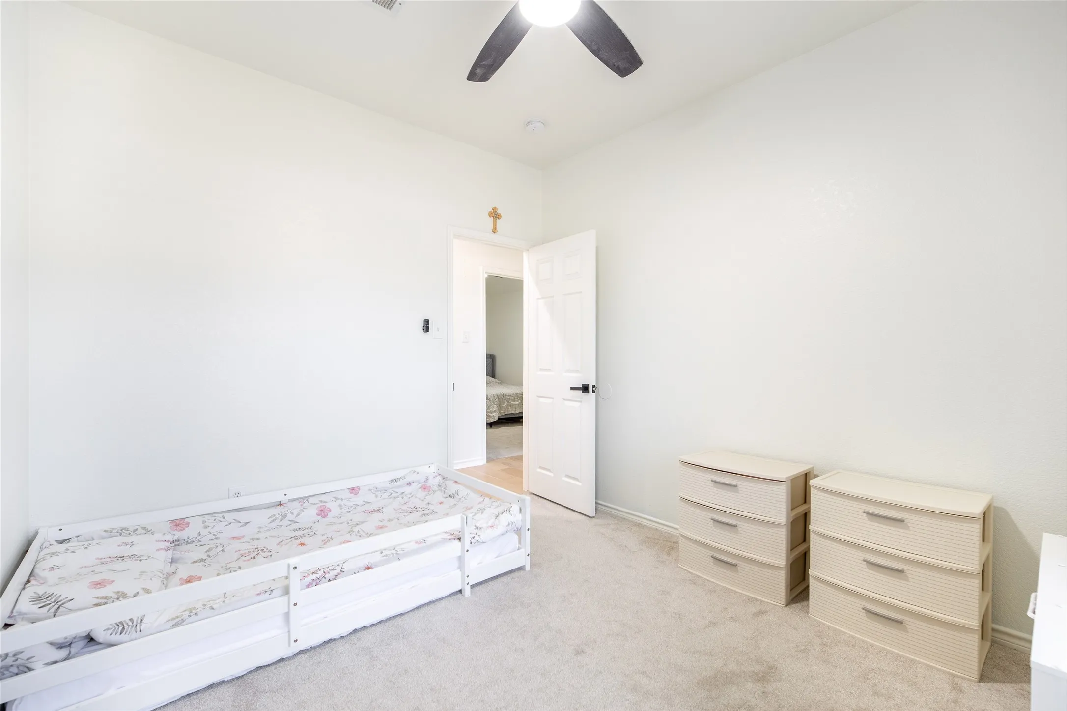 Single Family Residence For Sale in Collin County , 1330 Marwood Drive, Allen, Texas 75013, 4 Bedroom, 2 Bathroom, 2 Garage spaces, 2,232 Sqft, built in 2001, mls#21358913, Real Estate Agent in Allen, Homes For Sale in Collin county, Homes For Sale in Allen, Realtor in Allen Texas, Real Estate Brokerage Independent Realty Texas, Luminita Cordes Realtor