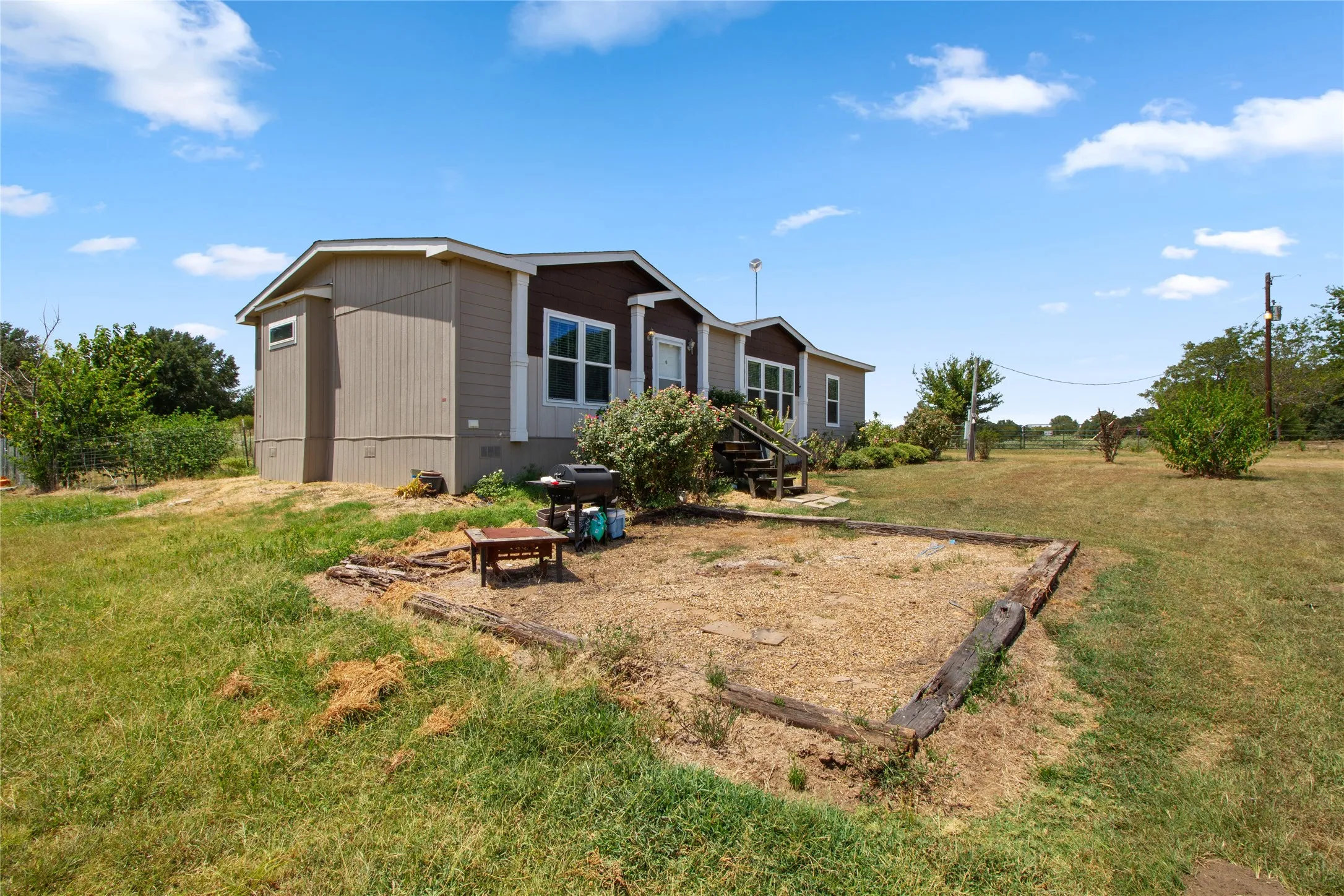Manufactured Home For Sale in Navarro County , 1155 NW County Road 3150, Dawson, Texas 76639, 3 Bedroom, 2 Bathroom, Garage spaces, 1,456 Sqft, built in 2023, mls#21365516, Real Estate Agent in Dawson, Homes For Sale in Navarro county, Homes For Sale in Dawson, Realtor in Dawson Texas, Real Estate Brokerage Independent Realty Texas, Luminita Cordes Realtor