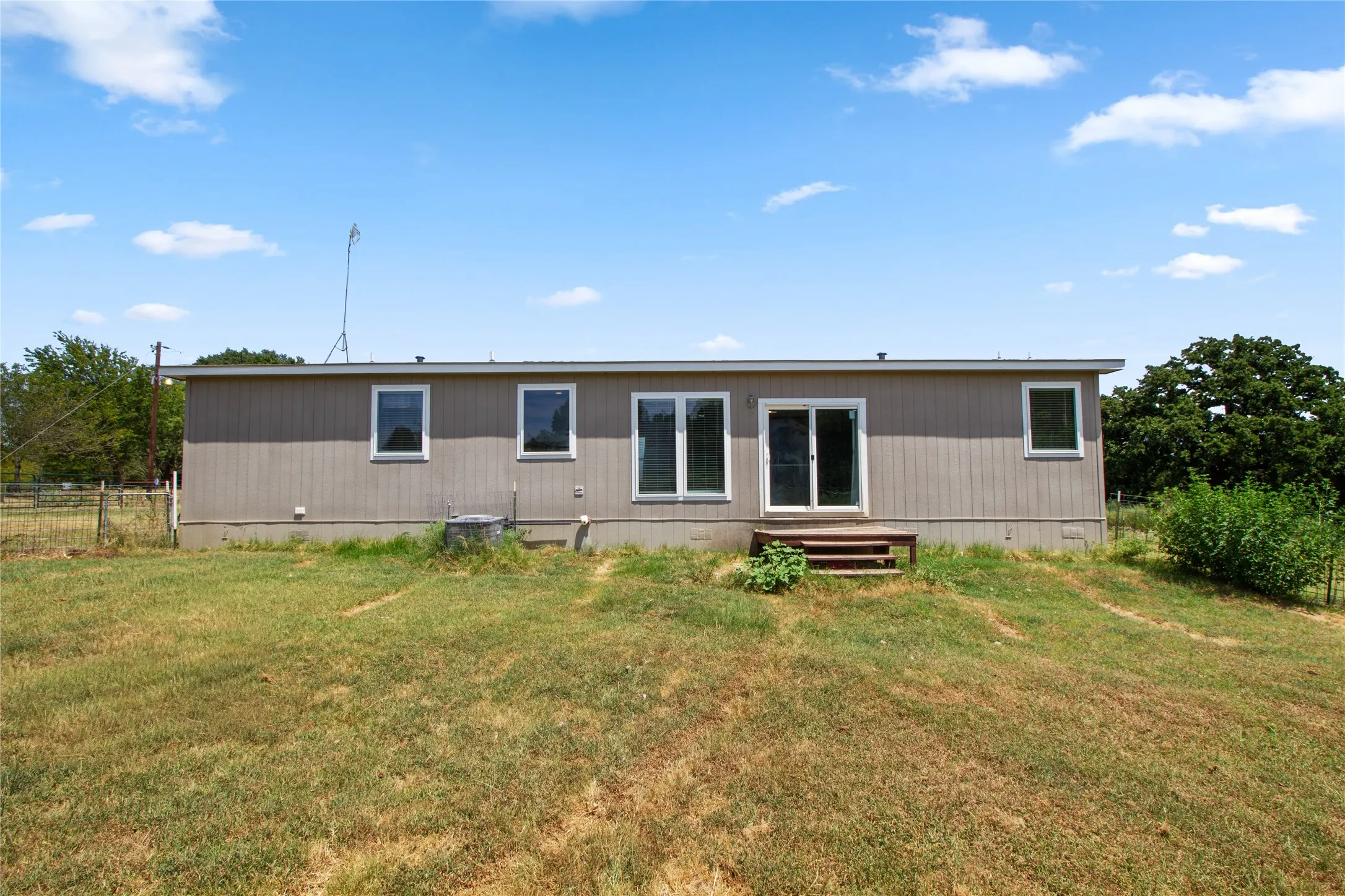 Manufactured Home For Sale in Navarro County , 1155 NW County Road 3150, Dawson, Texas 76639, 3 Bedroom, 2 Bathroom, Garage spaces, 1,456 Sqft, built in 2023, mls#21365516, Real Estate Agent in Dawson, Homes For Sale in Navarro county, Homes For Sale in Dawson, Realtor in Dawson Texas, Real Estate Brokerage Independent Realty Texas, Luminita Cordes Realtor