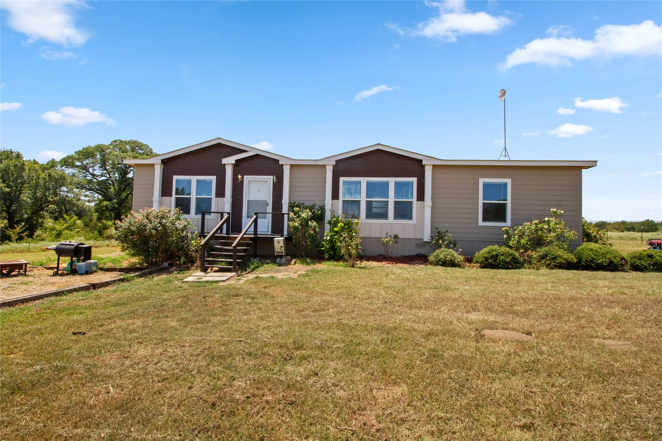 Manufactured Home For Sale in Navarro County , 1155 NW County Road 3150, Dawson, Texas 76639, 3 Bedroom, 2 Bathroom, Garage spaces, 1,456 Sqft, built in 2023, mls#21365516, Real Estate Agent in Dawson, Homes For Sale in Navarro county, Homes For Sale in Dawson, Realtor in Dawson Texas, Real Estate Brokerage Independent Realty Texas, Luminita Cordes Realtor