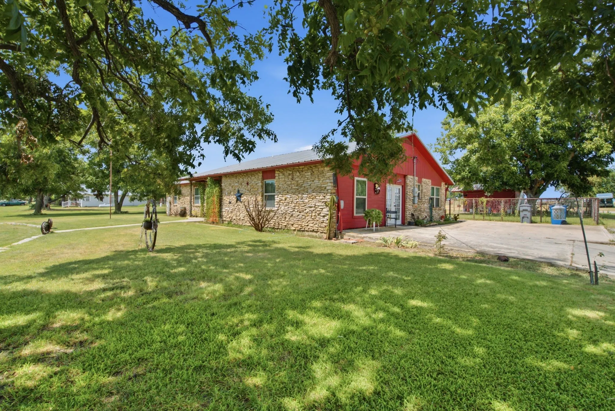 Single Family Residence For Sale in Mills County , 1399 State Highway 16 N, Priddy, Texas 76442, 3 Bedroom, 2 Bathroom, Garage spaces, 2,210 Sqft, built in 1982, mls#21364106, Real Estate Agent in Priddy, Homes For Sale in Mills county, Homes For Sale in Priddy, Realtor in Priddy Texas, Real Estate Brokerage Independent Realty Texas, Luminita Cordes Realtor