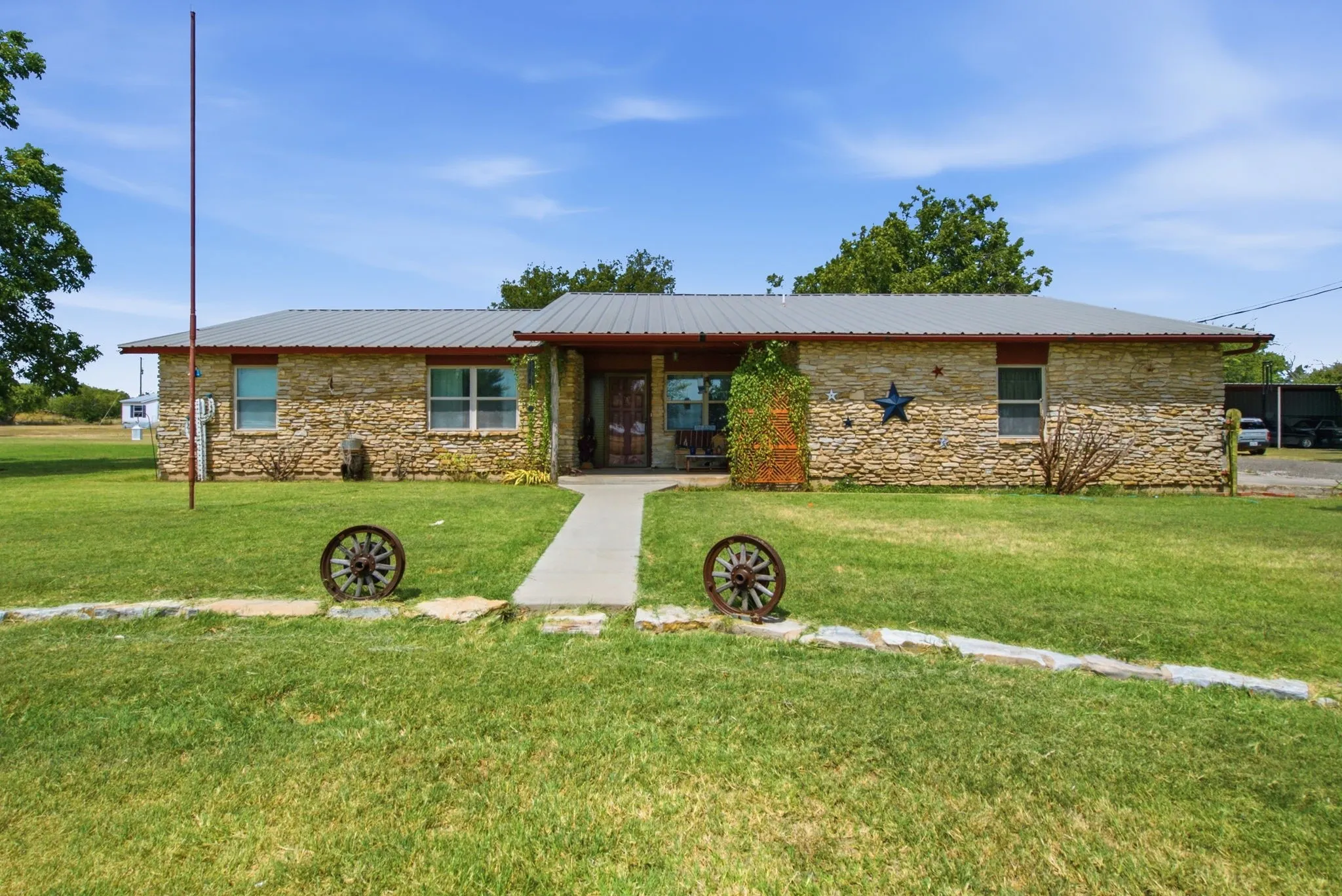 Single Family Residence For Sale in Mills County , 1399 State Highway 16 N, Priddy, Texas 76442, 3 Bedroom, 2 Bathroom, Garage spaces, 2,210 Sqft, built in 1982, mls#21364106, Real Estate Agent in Priddy, Homes For Sale in Mills county, Homes For Sale in Priddy, Realtor in Priddy Texas, Real Estate Brokerage Independent Realty Texas, Luminita Cordes Realtor
