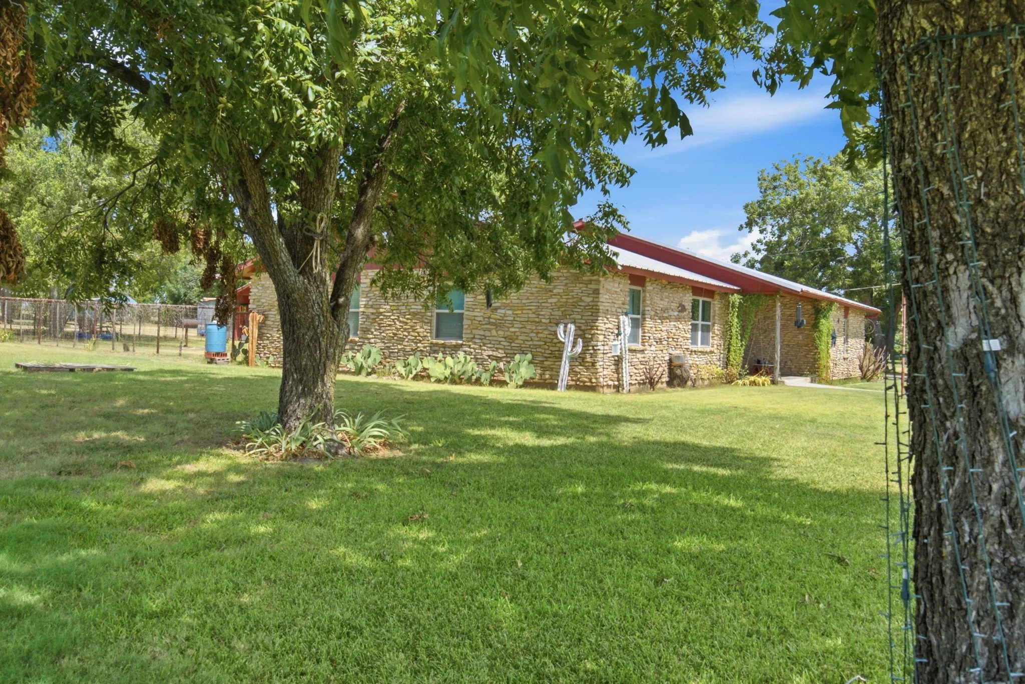 Single Family Residence For Sale in Mills County , 1399 State Highway 16 N, Priddy, Texas 76442, 3 Bedroom, 2 Bathroom, Garage spaces, 2,210 Sqft, built in 1982, mls#21364106, Real Estate Agent in Priddy, Homes For Sale in Mills county, Homes For Sale in Priddy, Realtor in Priddy Texas, Real Estate Brokerage Independent Realty Texas, Luminita Cordes Realtor