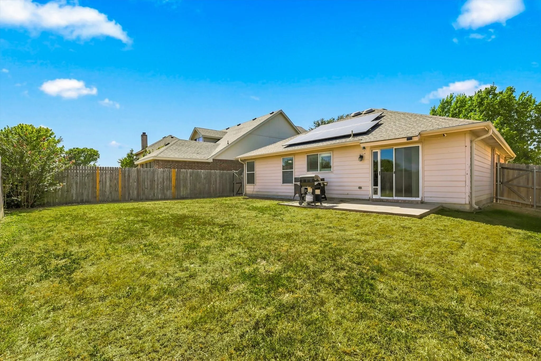 Single Family Residence For Sale in Kaufman County , 2036 Moonlight Trail, Heartland, Texas 75126, 3 Bedroom, 2 Bathroom, 2 Garage spaces, 1,520 Sqft, built in 2006, mls#21363451, Real Estate Agent in Heartland, Homes For Sale in Kaufman county, Homes For Sale in Heartland, Realtor in Heartland Texas, Real Estate Brokerage Independent Realty Texas, Luminita Cordes Realtor