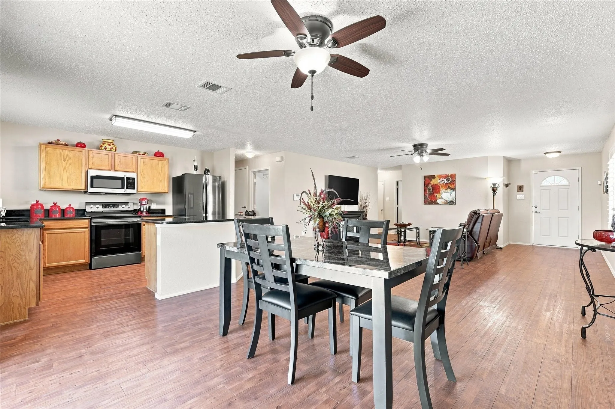 Single Family Residence For Sale in Kaufman County , 2036 Moonlight Trail, Heartland, Texas 75126, 3 Bedroom, 2 Bathroom, 2 Garage spaces, 1,520 Sqft, built in 2006, mls#21363451, Real Estate Agent in Heartland, Homes For Sale in Kaufman county, Homes For Sale in Heartland, Realtor in Heartland Texas, Real Estate Brokerage Independent Realty Texas, Luminita Cordes Realtor