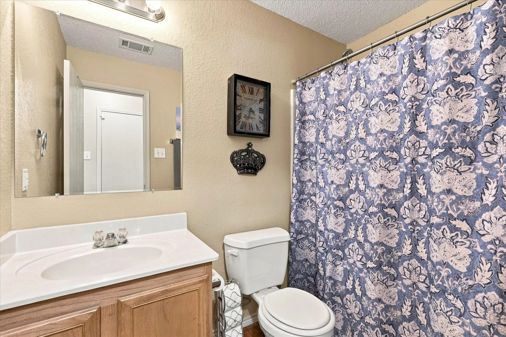 Single Family Residence For Sale in Kaufman County , 2036 Moonlight Trail, Heartland, Texas 75126, 3 Bedroom, 2 Bathroom, 2 Garage spaces, 1,520 Sqft, built in 2006, mls#21363451, Real Estate Agent in Heartland, Homes For Sale in Kaufman county, Homes For Sale in Heartland, Realtor in Heartland Texas, Real Estate Brokerage Independent Realty Texas, Luminita Cordes Realtor