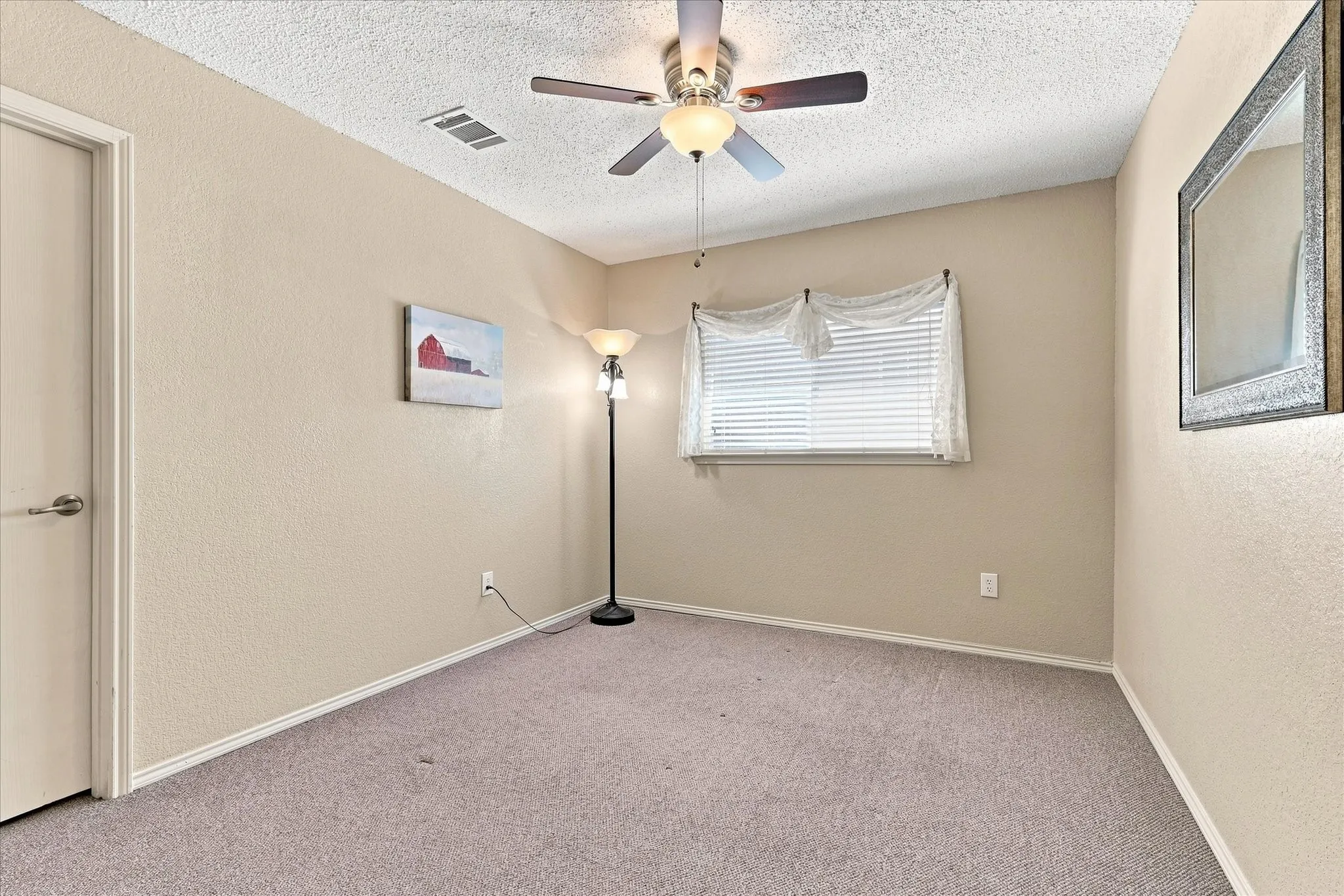 Single Family Residence For Sale in Kaufman County , 2036 Moonlight Trail, Heartland, Texas 75126, 3 Bedroom, 2 Bathroom, 2 Garage spaces, 1,520 Sqft, built in 2006, mls#21363451, Real Estate Agent in Heartland, Homes For Sale in Kaufman county, Homes For Sale in Heartland, Realtor in Heartland Texas, Real Estate Brokerage Independent Realty Texas, Luminita Cordes Realtor