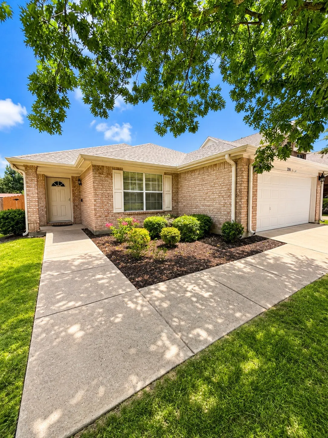 Single Family Residence For Sale in Kaufman County , 2036 Moonlight Trail, Heartland, Texas 75126, 3 Bedroom, 2 Bathroom, 2 Garage spaces, 1,520 Sqft, built in 2006, mls#21363451, Real Estate Agent in Heartland, Homes For Sale in Kaufman county, Homes For Sale in Heartland, Realtor in Heartland Texas, Real Estate Brokerage Independent Realty Texas, Luminita Cordes Realtor