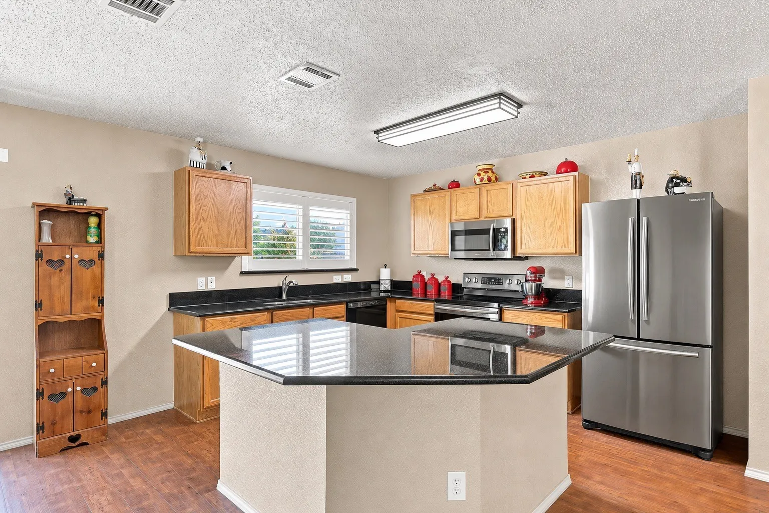 Single Family Residence For Sale in Kaufman County , 2036 Moonlight Trail, Heartland, Texas 75126, 3 Bedroom, 2 Bathroom, 2 Garage spaces, 1,520 Sqft, built in 2006, mls#21363451, Real Estate Agent in Heartland, Homes For Sale in Kaufman county, Homes For Sale in Heartland, Realtor in Heartland Texas, Real Estate Brokerage Independent Realty Texas, Luminita Cordes Realtor