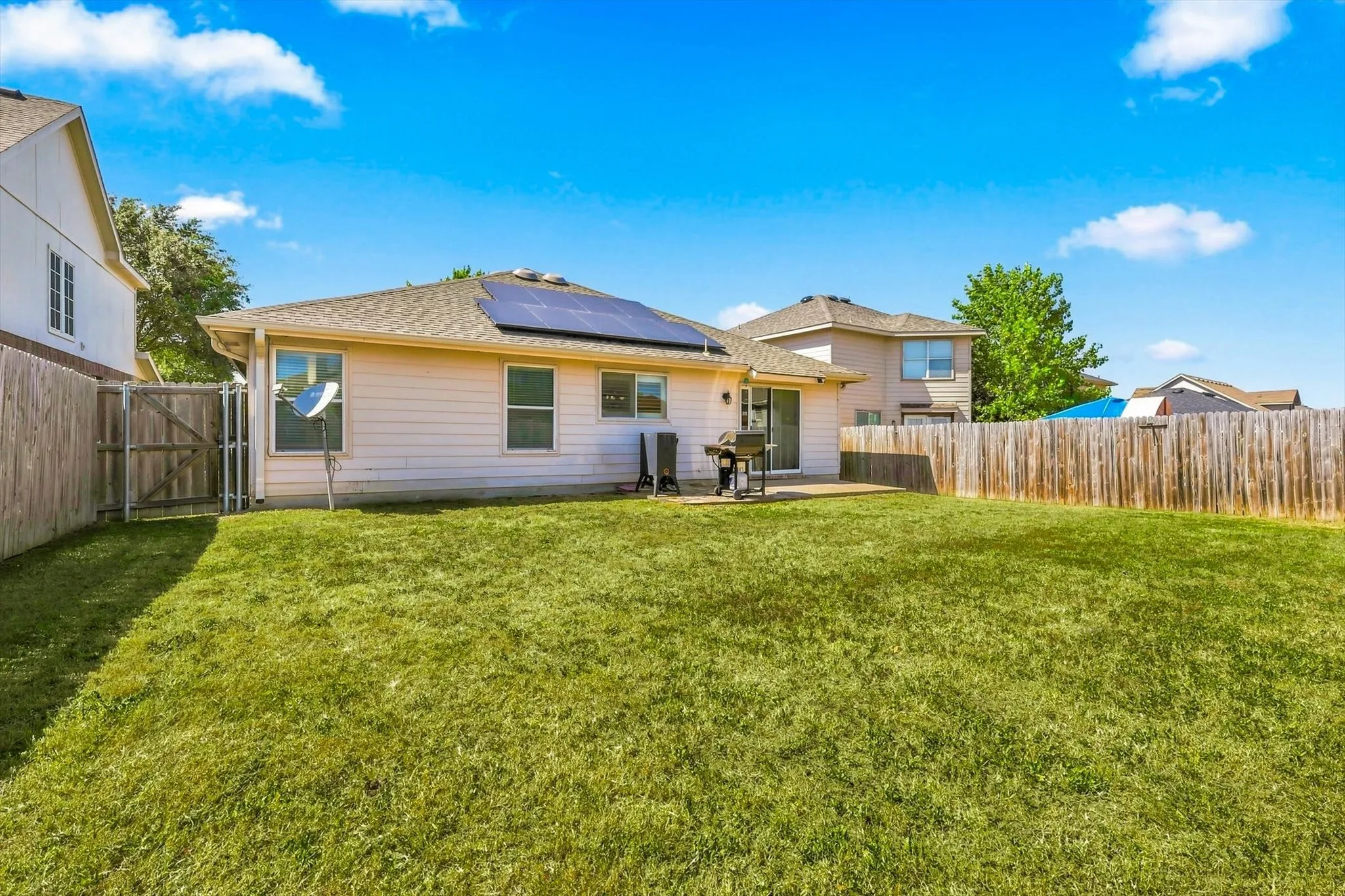 Single Family Residence For Sale in Kaufman County , 2036 Moonlight Trail, Heartland, Texas 75126, 3 Bedroom, 2 Bathroom, 2 Garage spaces, 1,520 Sqft, built in 2006, mls#21363451, Real Estate Agent in Heartland, Homes For Sale in Kaufman county, Homes For Sale in Heartland, Realtor in Heartland Texas, Real Estate Brokerage Independent Realty Texas, Luminita Cordes Realtor