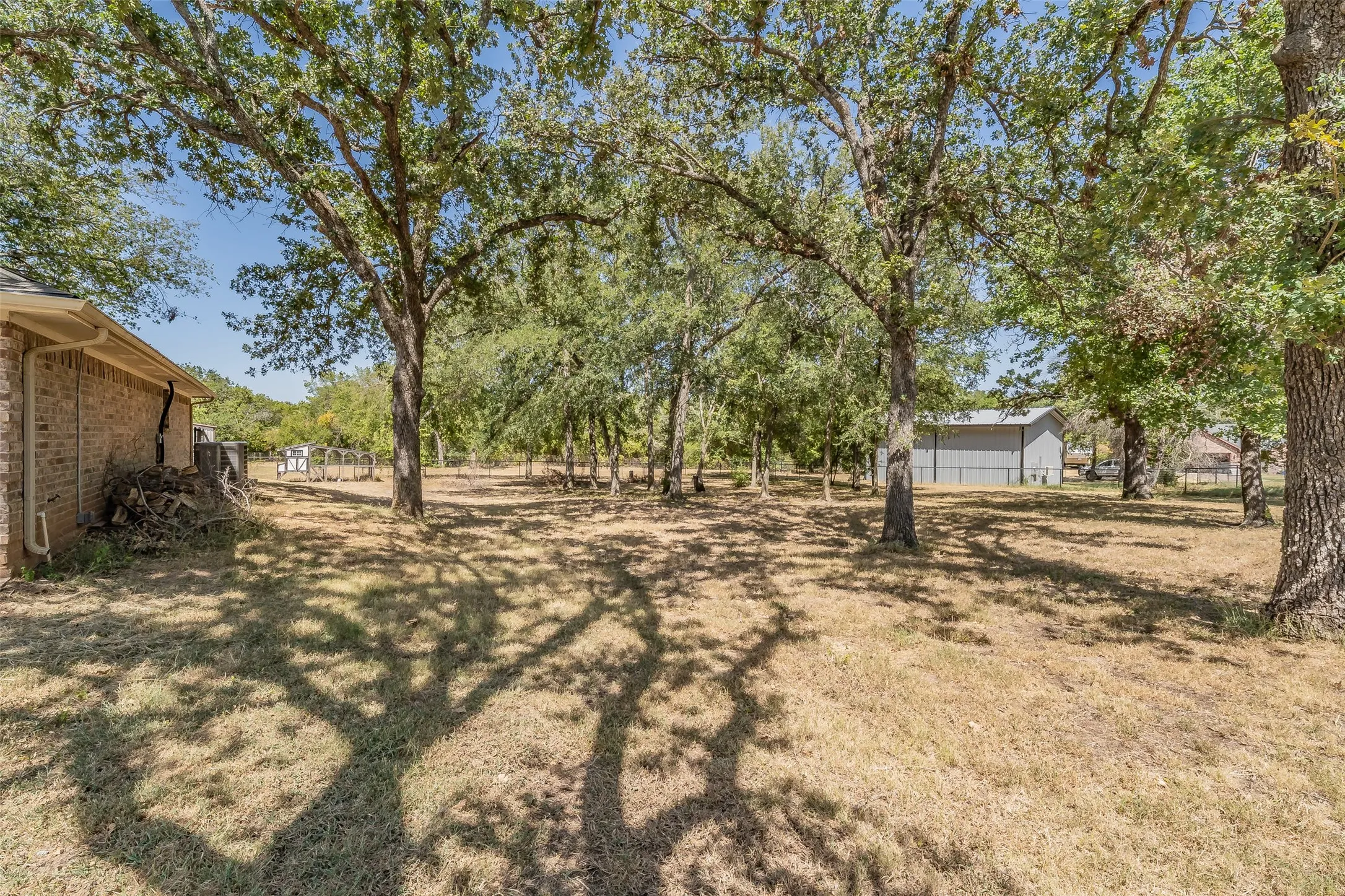 Single Family Residence For Sale in Parker County , 115 Pleasant Oaks Lane, Springtown, Texas 76082, 3 Bedroom, 2 Bathroom, 2 Garage spaces, 1,547 Sqft, built in 2003, mls#21365520, Real Estate Agent in Springtown, Homes For Sale in Parker county, Homes For Sale in Springtown, Realtor in Springtown Texas, Real Estate Brokerage Independent Realty Texas, Luminita Cordes Realtor
