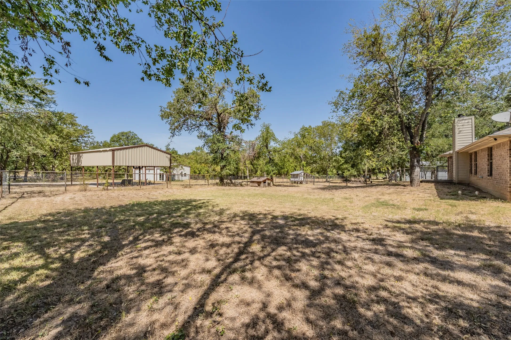 Single Family Residence For Sale in Parker County , 115 Pleasant Oaks Lane, Springtown, Texas 76082, 3 Bedroom, 2 Bathroom, 2 Garage spaces, 1,547 Sqft, built in 2003, mls#21365520, Real Estate Agent in Springtown, Homes For Sale in Parker county, Homes For Sale in Springtown, Realtor in Springtown Texas, Real Estate Brokerage Independent Realty Texas, Luminita Cordes Realtor
