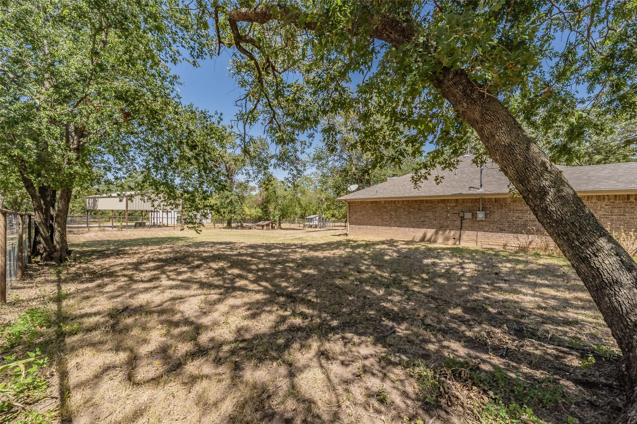 Single Family Residence For Sale in Parker County , 115 Pleasant Oaks Lane, Springtown, Texas 76082, 3 Bedroom, 2 Bathroom, 2 Garage spaces, 1,547 Sqft, built in 2003, mls#21365520, Real Estate Agent in Springtown, Homes For Sale in Parker county, Homes For Sale in Springtown, Realtor in Springtown Texas, Real Estate Brokerage Independent Realty Texas, Luminita Cordes Realtor