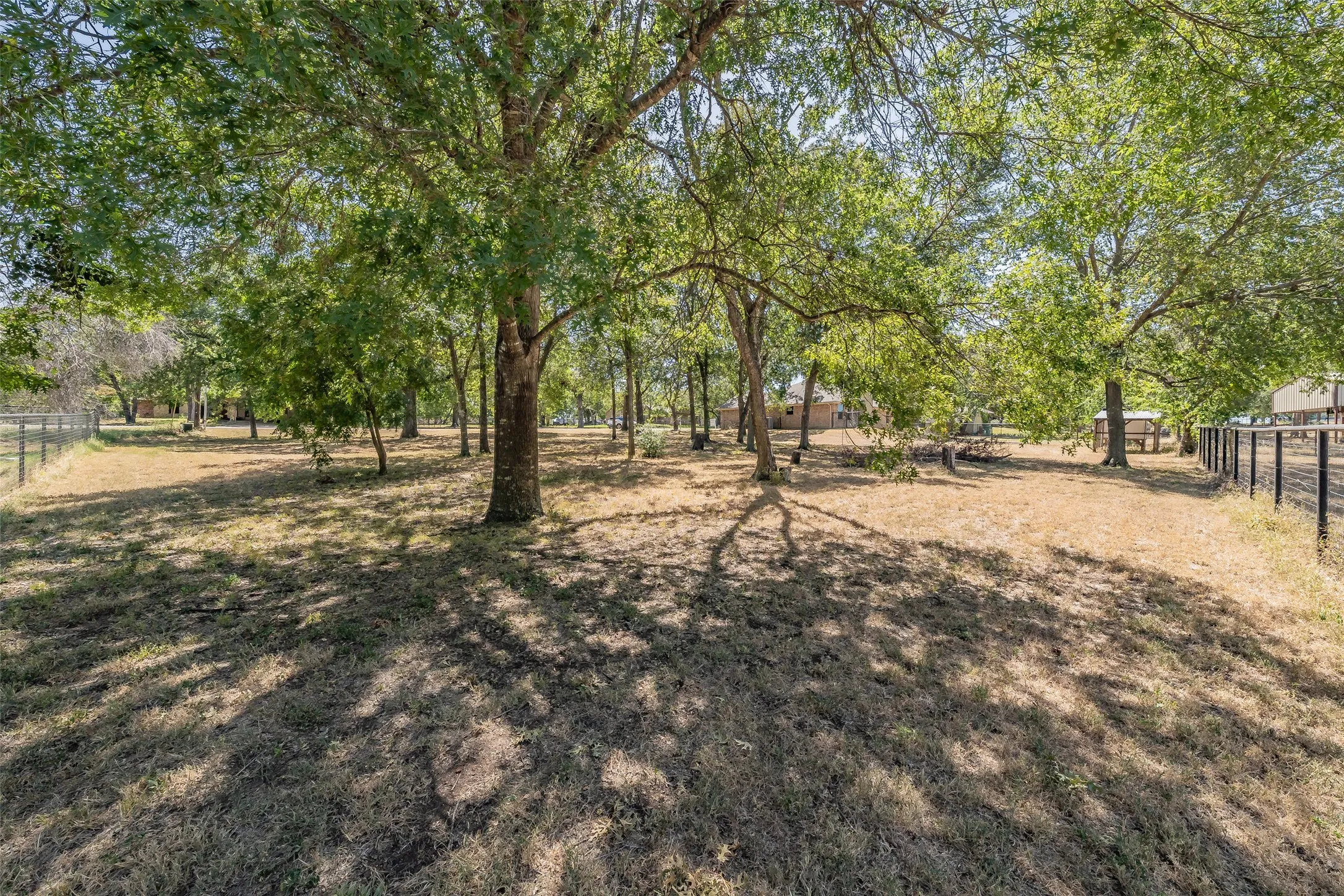 Single Family Residence For Sale in Parker County , 115 Pleasant Oaks Lane, Springtown, Texas 76082, 3 Bedroom, 2 Bathroom, 2 Garage spaces, 1,547 Sqft, built in 2003, mls#21365520, Real Estate Agent in Springtown, Homes For Sale in Parker county, Homes For Sale in Springtown, Realtor in Springtown Texas, Real Estate Brokerage Independent Realty Texas, Luminita Cordes Realtor