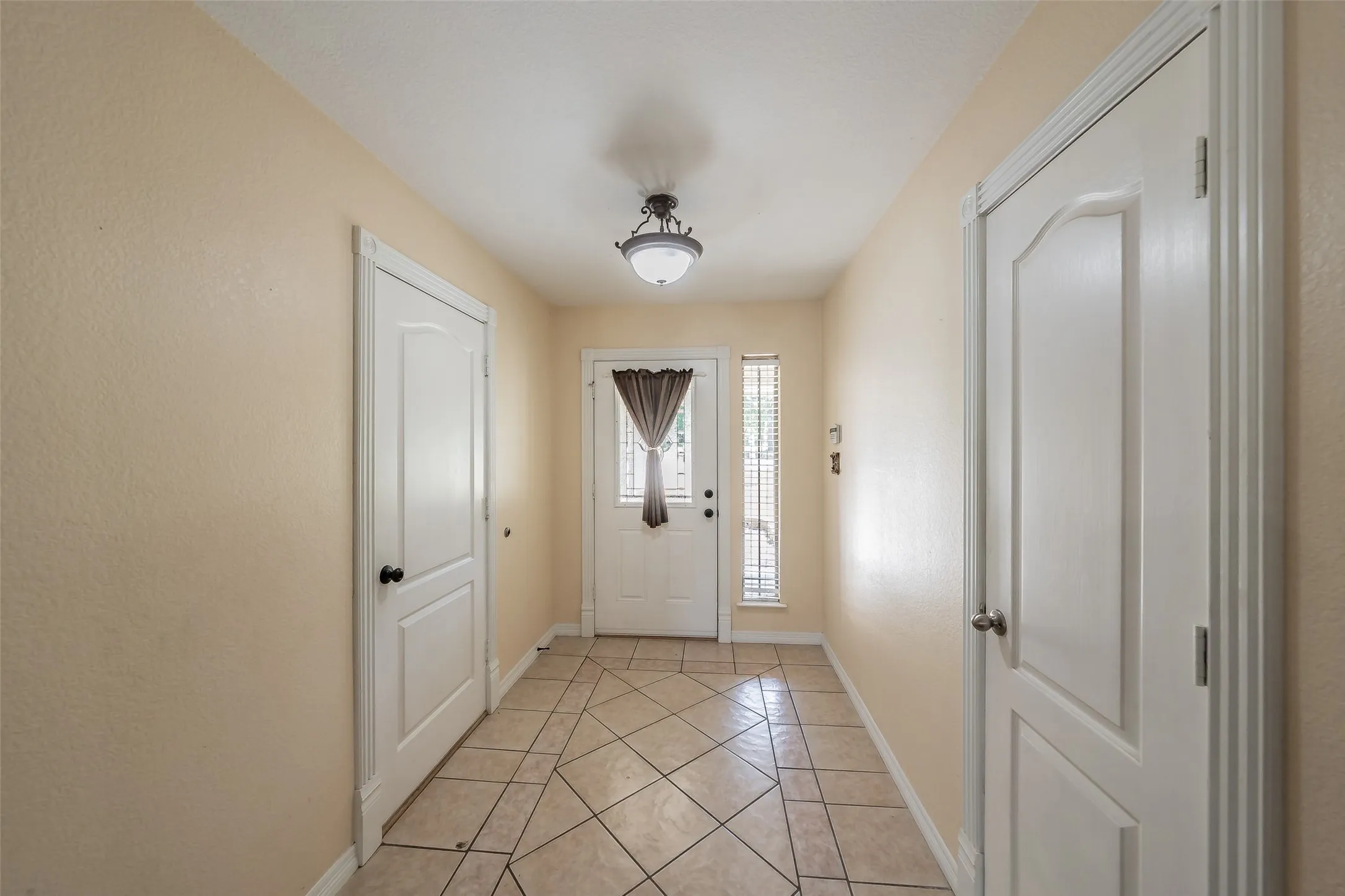 Single Family Residence For Sale in Parker County , 115 Pleasant Oaks Lane, Springtown, Texas 76082, 3 Bedroom, 2 Bathroom, 2 Garage spaces, 1,547 Sqft, built in 2003, mls#21365520, Real Estate Agent in Springtown, Homes For Sale in Parker county, Homes For Sale in Springtown, Realtor in Springtown Texas, Real Estate Brokerage Independent Realty Texas, Luminita Cordes Realtor