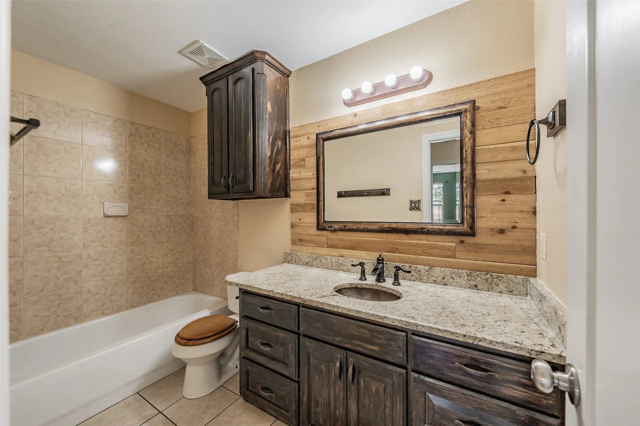 Single Family Residence For Sale in Parker County , 115 Pleasant Oaks Lane, Springtown, Texas 76082, 3 Bedroom, 2 Bathroom, 2 Garage spaces, 1,547 Sqft, built in 2003, mls#21365520, Real Estate Agent in Springtown, Homes For Sale in Parker county, Homes For Sale in Springtown, Realtor in Springtown Texas, Real Estate Brokerage Independent Realty Texas, Luminita Cordes Realtor