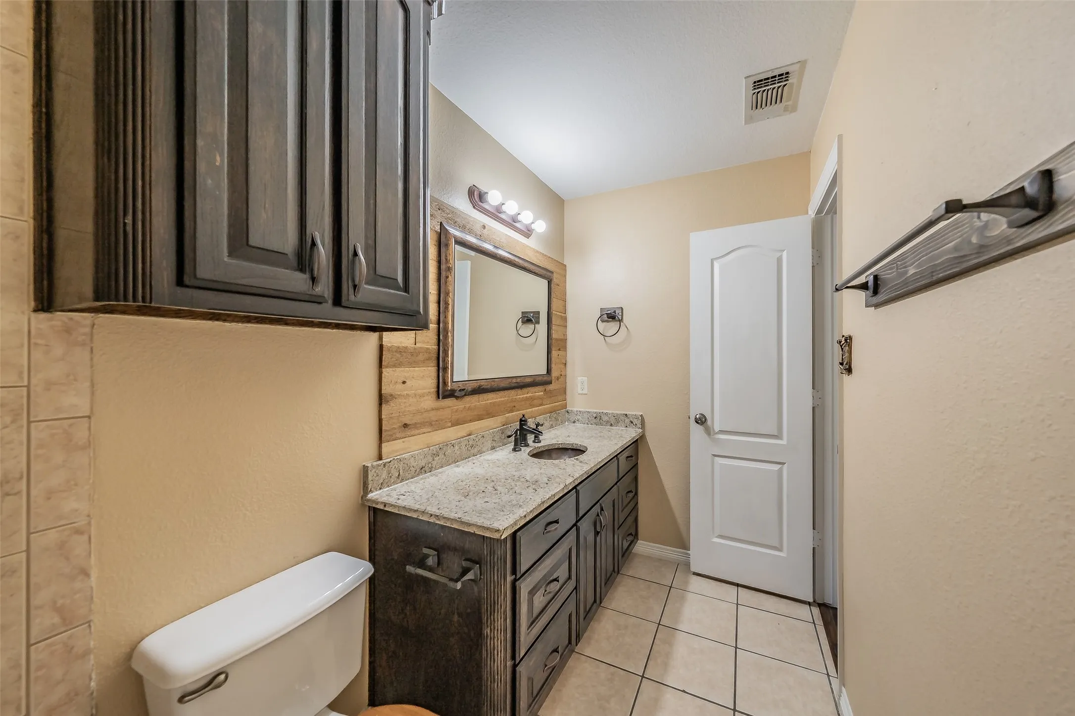 Single Family Residence For Sale in Parker County , 115 Pleasant Oaks Lane, Springtown, Texas 76082, 3 Bedroom, 2 Bathroom, 2 Garage spaces, 1,547 Sqft, built in 2003, mls#21365520, Real Estate Agent in Springtown, Homes For Sale in Parker county, Homes For Sale in Springtown, Realtor in Springtown Texas, Real Estate Brokerage Independent Realty Texas, Luminita Cordes Realtor