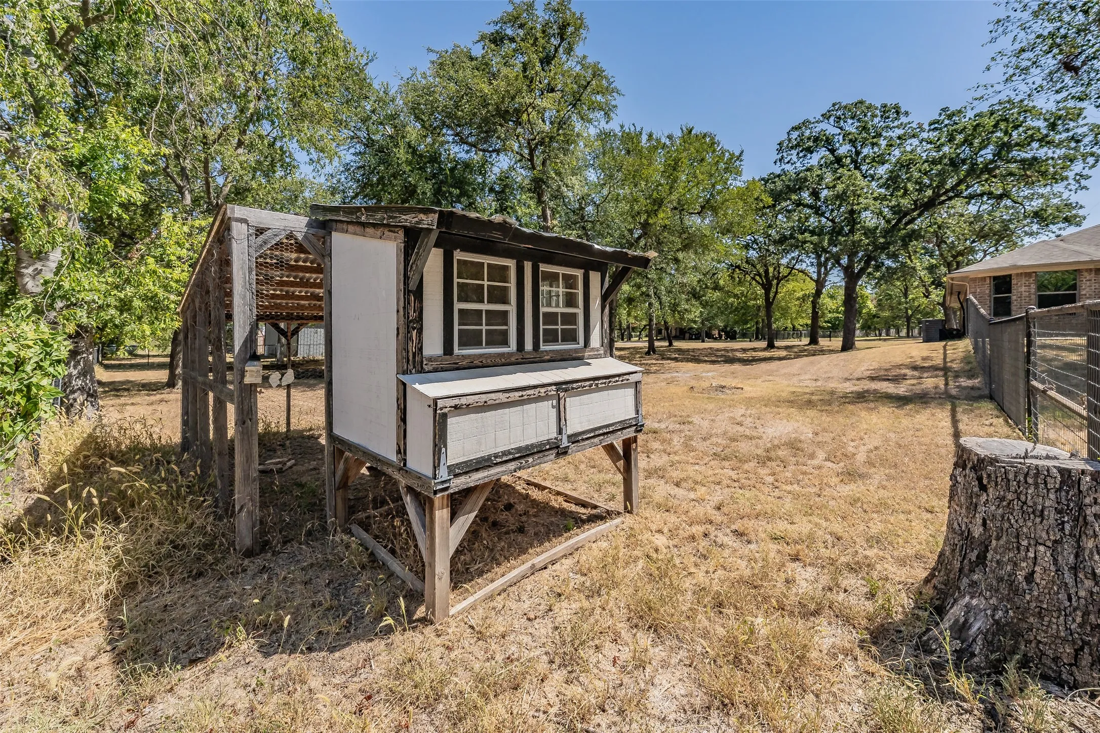 Single Family Residence For Sale in Parker County , 115 Pleasant Oaks Lane, Springtown, Texas 76082, 3 Bedroom, 2 Bathroom, 2 Garage spaces, 1,547 Sqft, built in 2003, mls#21365520, Real Estate Agent in Springtown, Homes For Sale in Parker county, Homes For Sale in Springtown, Realtor in Springtown Texas, Real Estate Brokerage Independent Realty Texas, Luminita Cordes Realtor