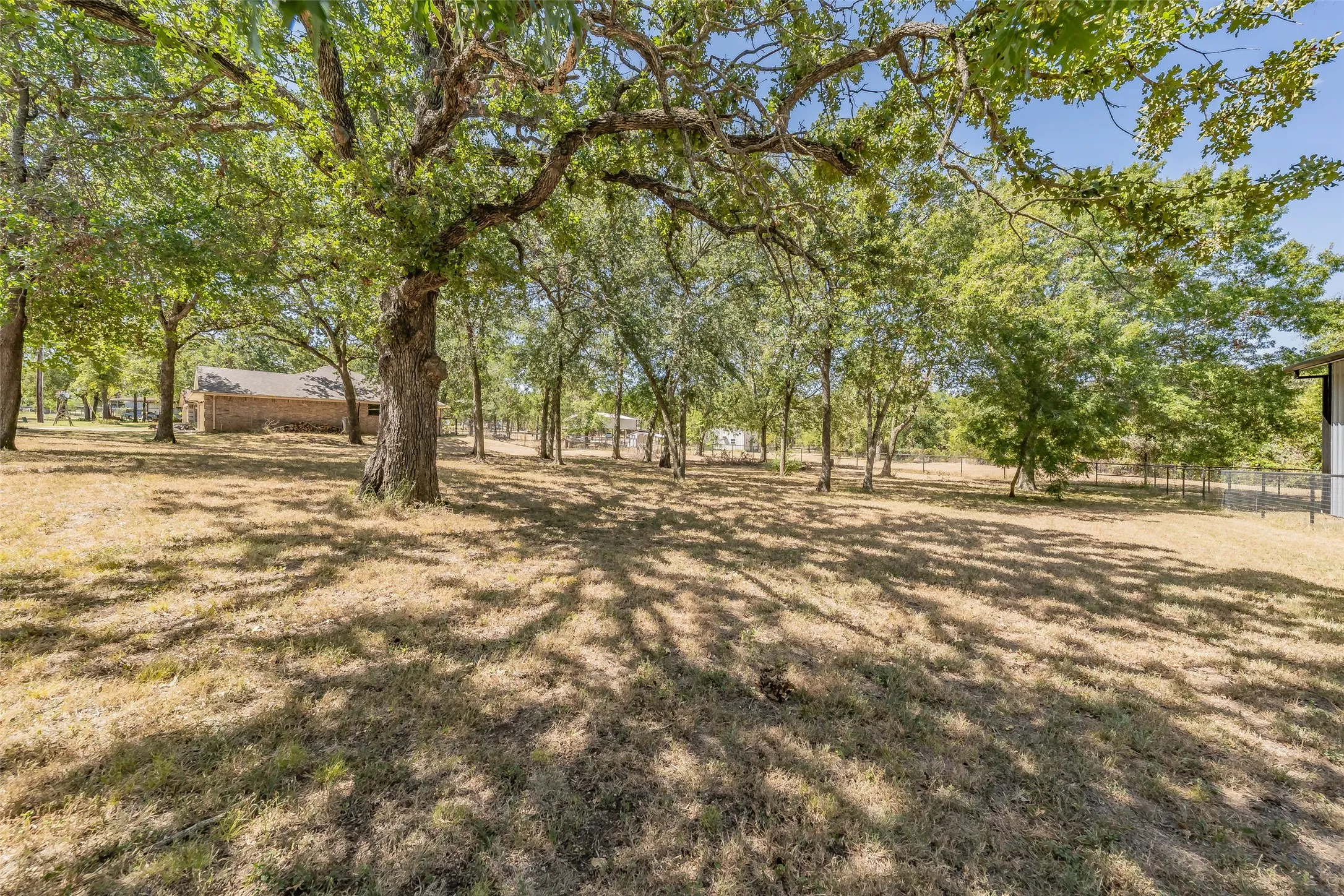 Single Family Residence For Sale in Parker County , 115 Pleasant Oaks Lane, Springtown, Texas 76082, 3 Bedroom, 2 Bathroom, 2 Garage spaces, 1,547 Sqft, built in 2003, mls#21365520, Real Estate Agent in Springtown, Homes For Sale in Parker county, Homes For Sale in Springtown, Realtor in Springtown Texas, Real Estate Brokerage Independent Realty Texas, Luminita Cordes Realtor