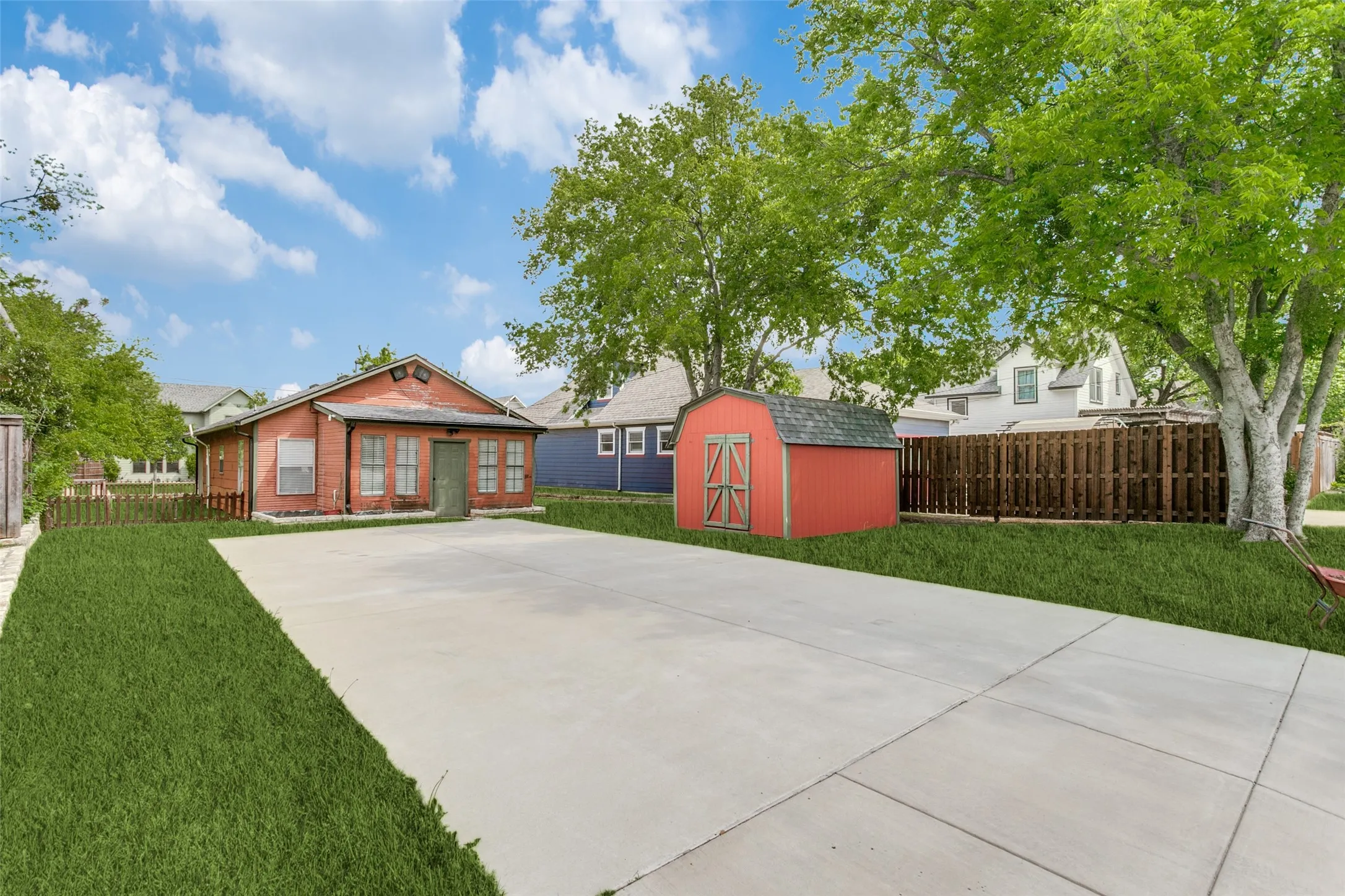 Improved Land For Sale in Tarrant County , 612 E Wall Street, Grapevine, Texas 76051, 0, 0, Garage spaces, 0 Sqft, built in 1936, mls#21365412, Real Estate Agent in Grapevine, Homes For Sale in Tarrant county, Homes For Sale in Grapevine, Realtor in Grapevine Texas, Real Estate Brokerage Independent Realty Texas, Luminita Cordes Realtor