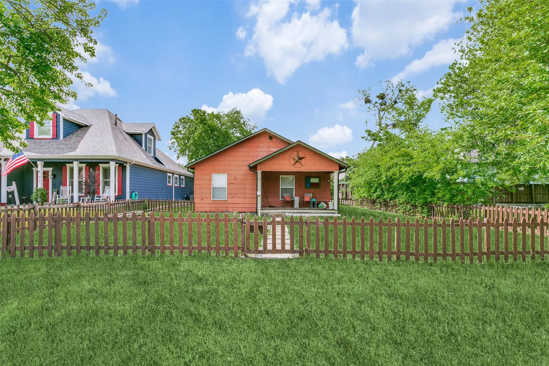 Improved Land For Sale in Tarrant County , 612 E Wall Street, Grapevine, Texas 76051, 0, 0, Garage spaces, 0 Sqft, built in 1936, mls#21365412, Real Estate Agent in Grapevine, Homes For Sale in Tarrant county, Homes For Sale in Grapevine, Realtor in Grapevine Texas, Real Estate Brokerage Independent Realty Texas, Luminita Cordes Realtor