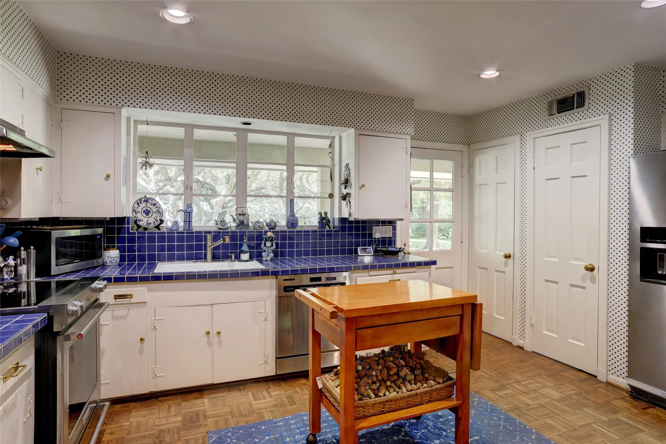 Single Family Residence For Sale in Dallas County , 8910 Guernsey Lane, Dallas, Texas 75220, 3 Bedroom, 3 Bathroom, 2 Garage spaces, 2,666 Sqft, built in 1952, mls#21361065, Real Estate Agent in Dallas, Homes For Sale in Dallas county, Homes For Sale in Dallas, Realtor in Dallas Texas, Real Estate Brokerage Independent Realty Texas, Luminita Cordes Realtor