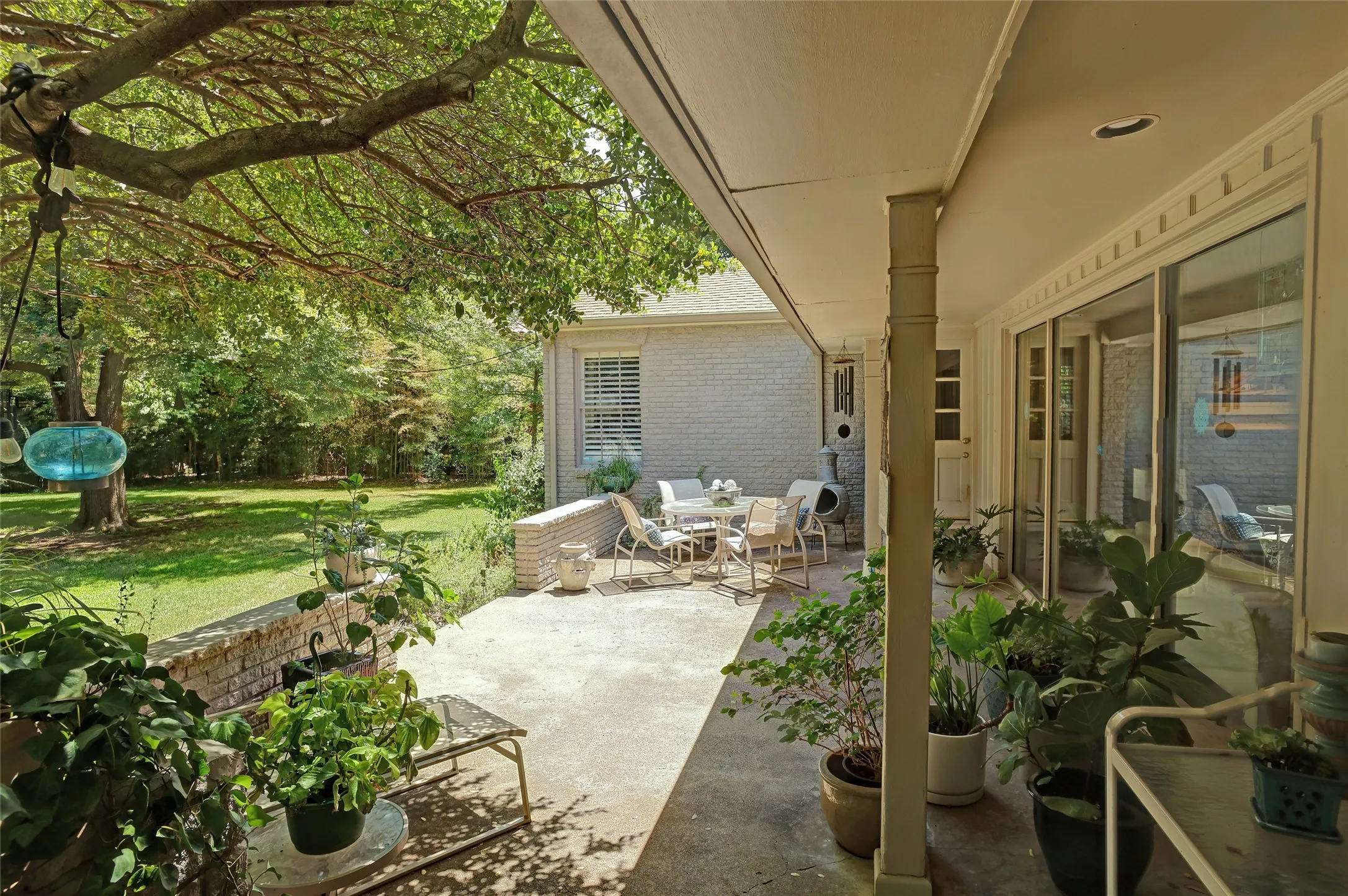 Single Family Residence For Sale in Dallas County , 8910 Guernsey Lane, Dallas, Texas 75220, 3 Bedroom, 3 Bathroom, 2 Garage spaces, 2,666 Sqft, built in 1952, mls#21361065, Real Estate Agent in Dallas, Homes For Sale in Dallas county, Homes For Sale in Dallas, Realtor in Dallas Texas, Real Estate Brokerage Independent Realty Texas, Luminita Cordes Realtor