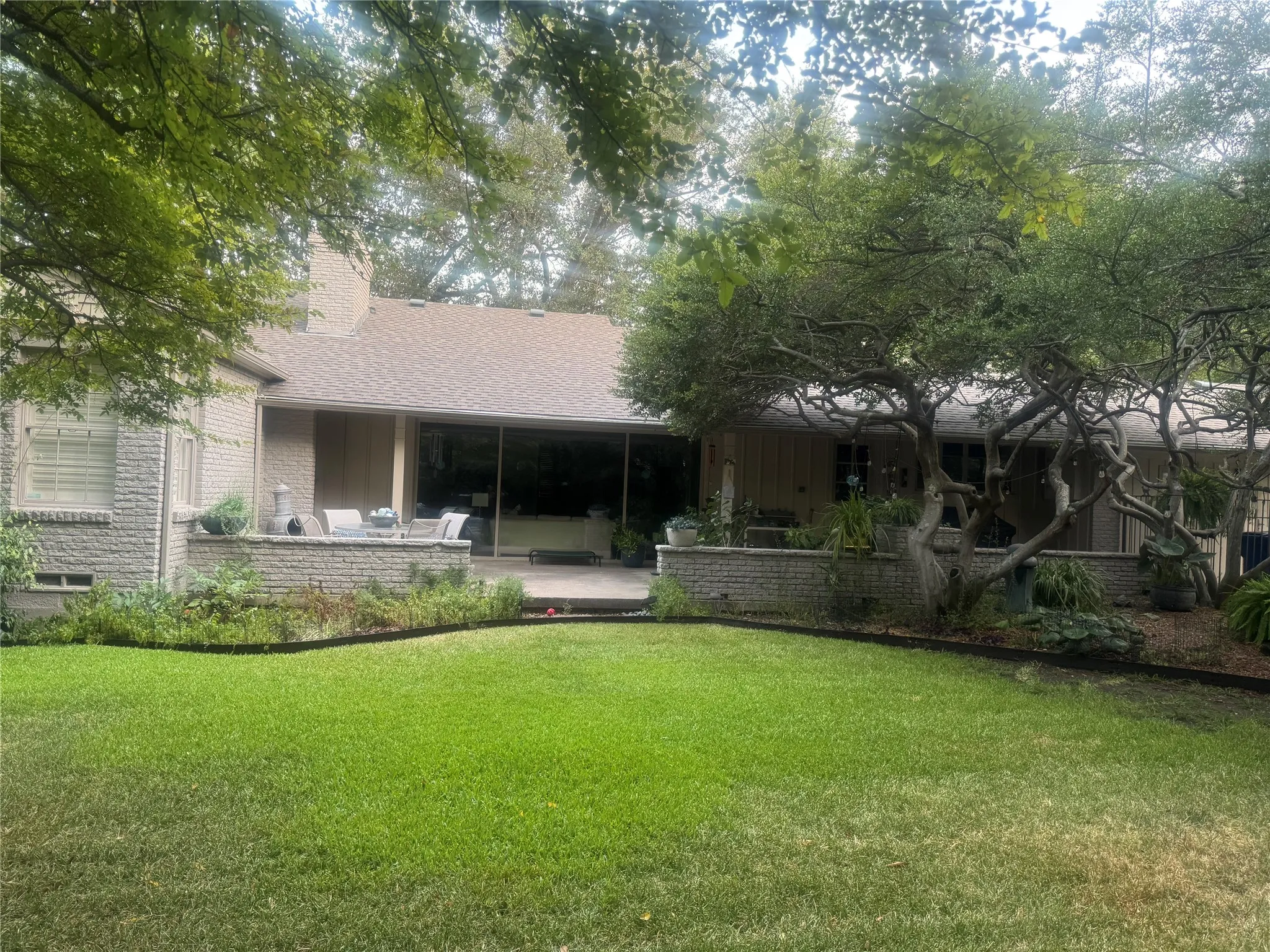 Single Family Residence For Sale in Dallas County , 8910 Guernsey Lane, Dallas, Texas 75220, 3 Bedroom, 3 Bathroom, 2 Garage spaces, 2,666 Sqft, built in 1952, mls#21361065, Real Estate Agent in Dallas, Homes For Sale in Dallas county, Homes For Sale in Dallas, Realtor in Dallas Texas, Real Estate Brokerage Independent Realty Texas, Luminita Cordes Realtor