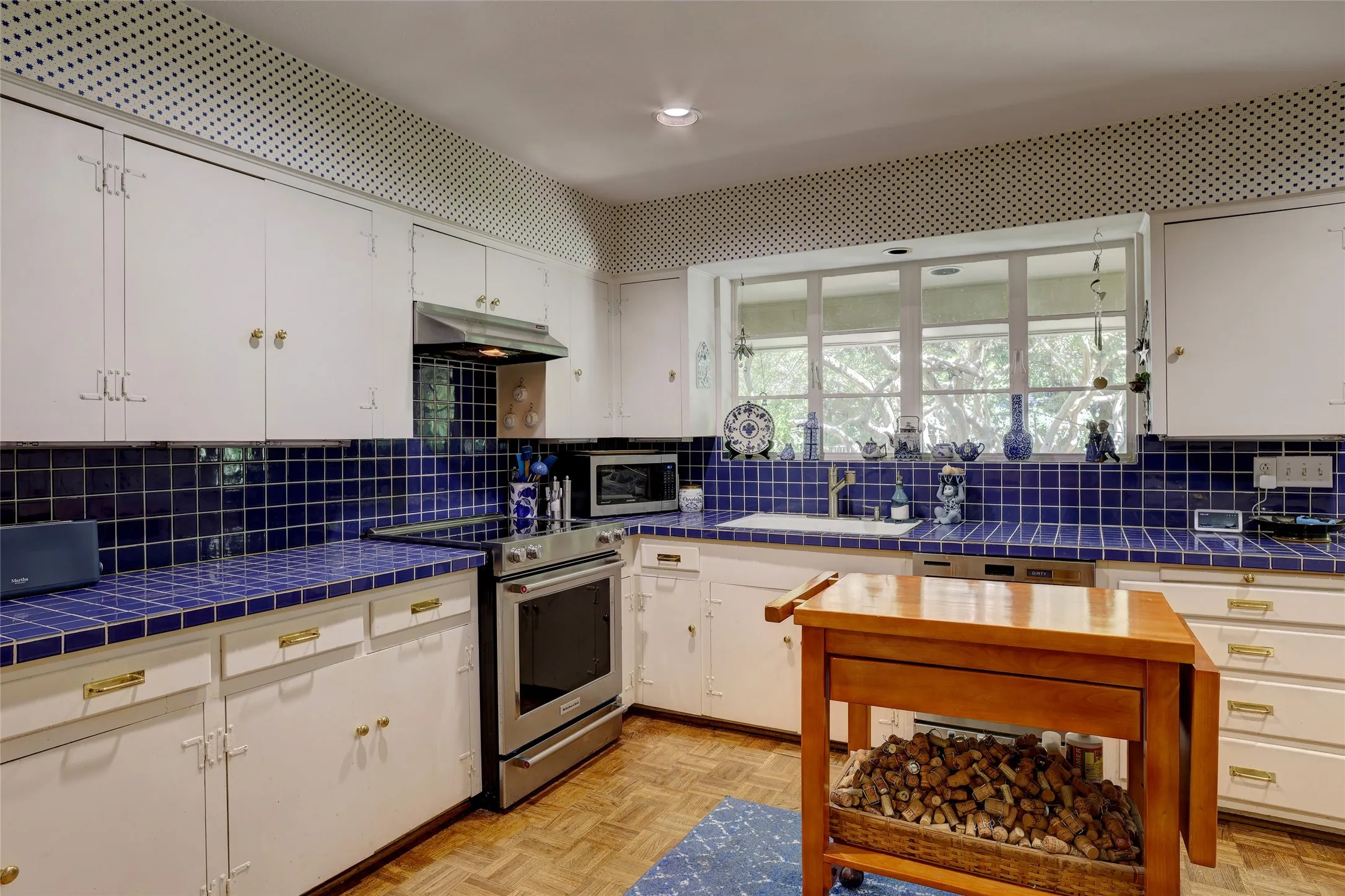 Single Family Residence For Sale in Dallas County , 8910 Guernsey Lane, Dallas, Texas 75220, 3 Bedroom, 3 Bathroom, 2 Garage spaces, 2,666 Sqft, built in 1952, mls#21361065, Real Estate Agent in Dallas, Homes For Sale in Dallas county, Homes For Sale in Dallas, Realtor in Dallas Texas, Real Estate Brokerage Independent Realty Texas, Luminita Cordes Realtor