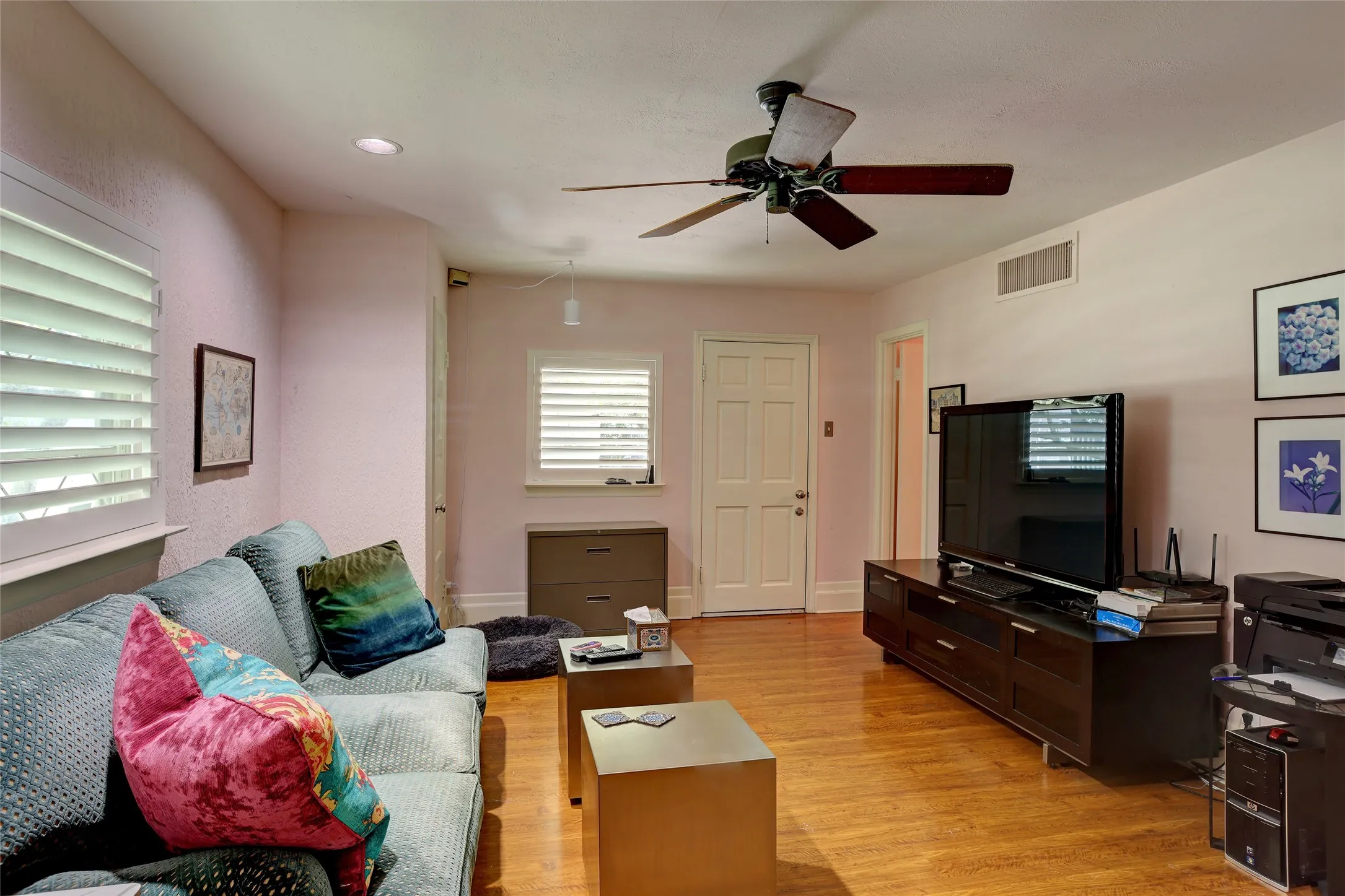 Single Family Residence For Sale in Dallas County , 8910 Guernsey Lane, Dallas, Texas 75220, 3 Bedroom, 3 Bathroom, 2 Garage spaces, 2,666 Sqft, built in 1952, mls#21361065, Real Estate Agent in Dallas, Homes For Sale in Dallas county, Homes For Sale in Dallas, Realtor in Dallas Texas, Real Estate Brokerage Independent Realty Texas, Luminita Cordes Realtor