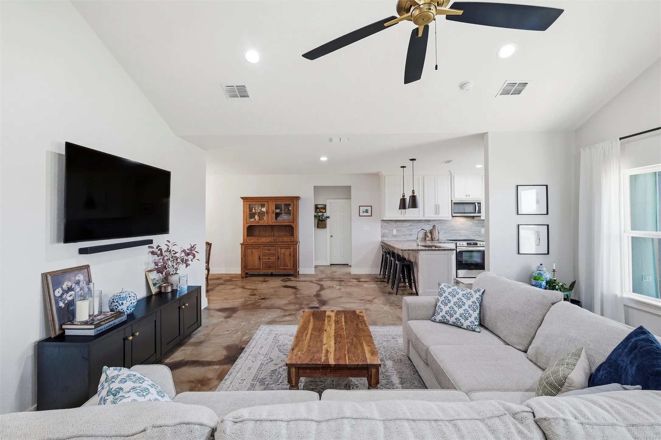 Single Family Residence For Sale in Parker County , 431 Advance Road, Weatherford, Texas 76088, 3 Bedroom, 2 Bathroom, 2 Garage spaces, 2,096 Sqft, built in 2024, Price $665,000, mls#21365442, Real Estate Agent in Weatherford, Homes For Sale in Parker county, Homes For Sale in Weatherford, Realtor in Weatherford Texas, Real Estate Brokerage Independent Realty Texas, Luminita Cordes Realtor