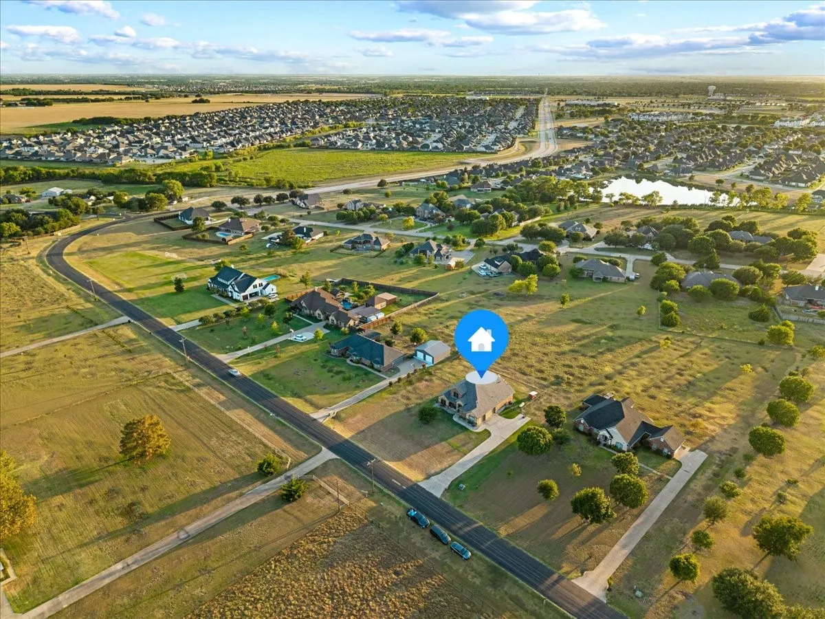 Single Family Residence For Sale in Ellis County , 825 Broadhead Road, Waxahachie, Texas 75165, 4 Bedroom, 3 Bathroom, 3 Garage spaces, 3,013 Sqft, built in 2012, mls#21365527, Real Estate Agent in Waxahachie, Homes For Sale in Ellis county, Homes For Sale in Waxahachie, Realtor in Waxahachie Texas, Real Estate Brokerage Independent Realty Texas, Luminita Cordes Realtor