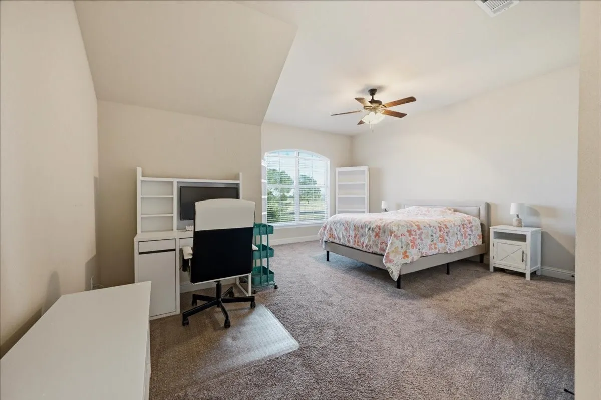 Single Family Residence For Sale in Ellis County , 825 Broadhead Road, Waxahachie, Texas 75165, 4 Bedroom, 3 Bathroom, 3 Garage spaces, 3,013 Sqft, built in 2012, mls#21365527, Real Estate Agent in Waxahachie, Homes For Sale in Ellis county, Homes For Sale in Waxahachie, Realtor in Waxahachie Texas, Real Estate Brokerage Independent Realty Texas, Luminita Cordes Realtor